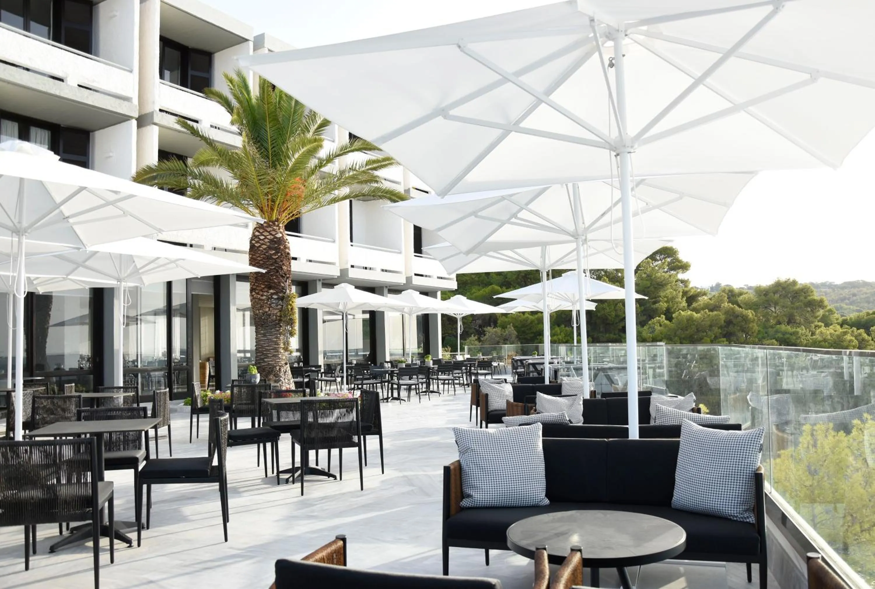 Restaurant/places to eat in Apollo Resort