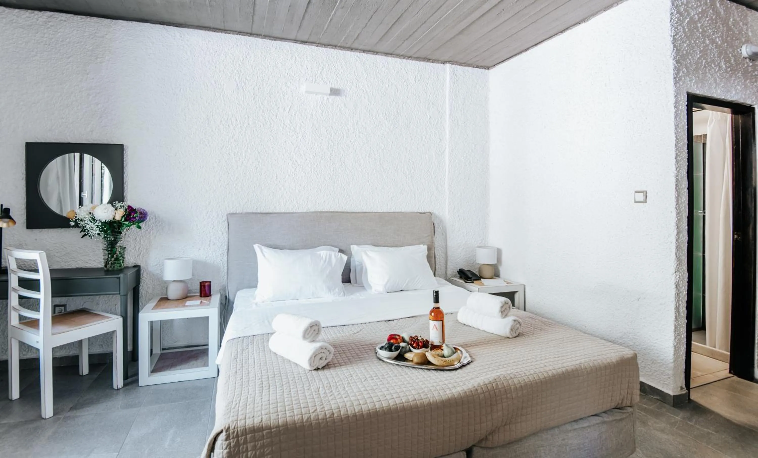 Photo of the whole room, Bed in Apollo Resort