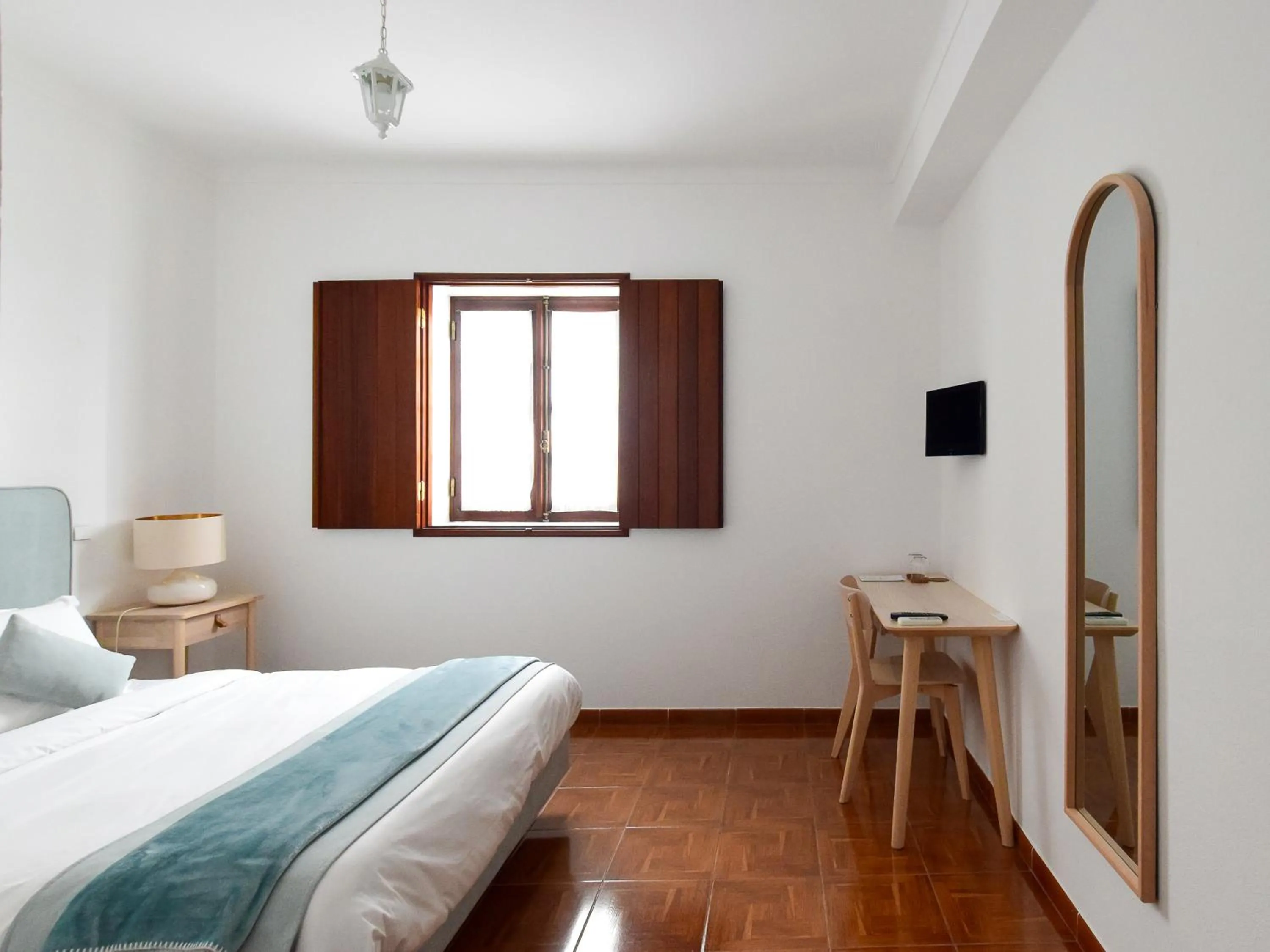 Bedroom, Bed in A Muralha