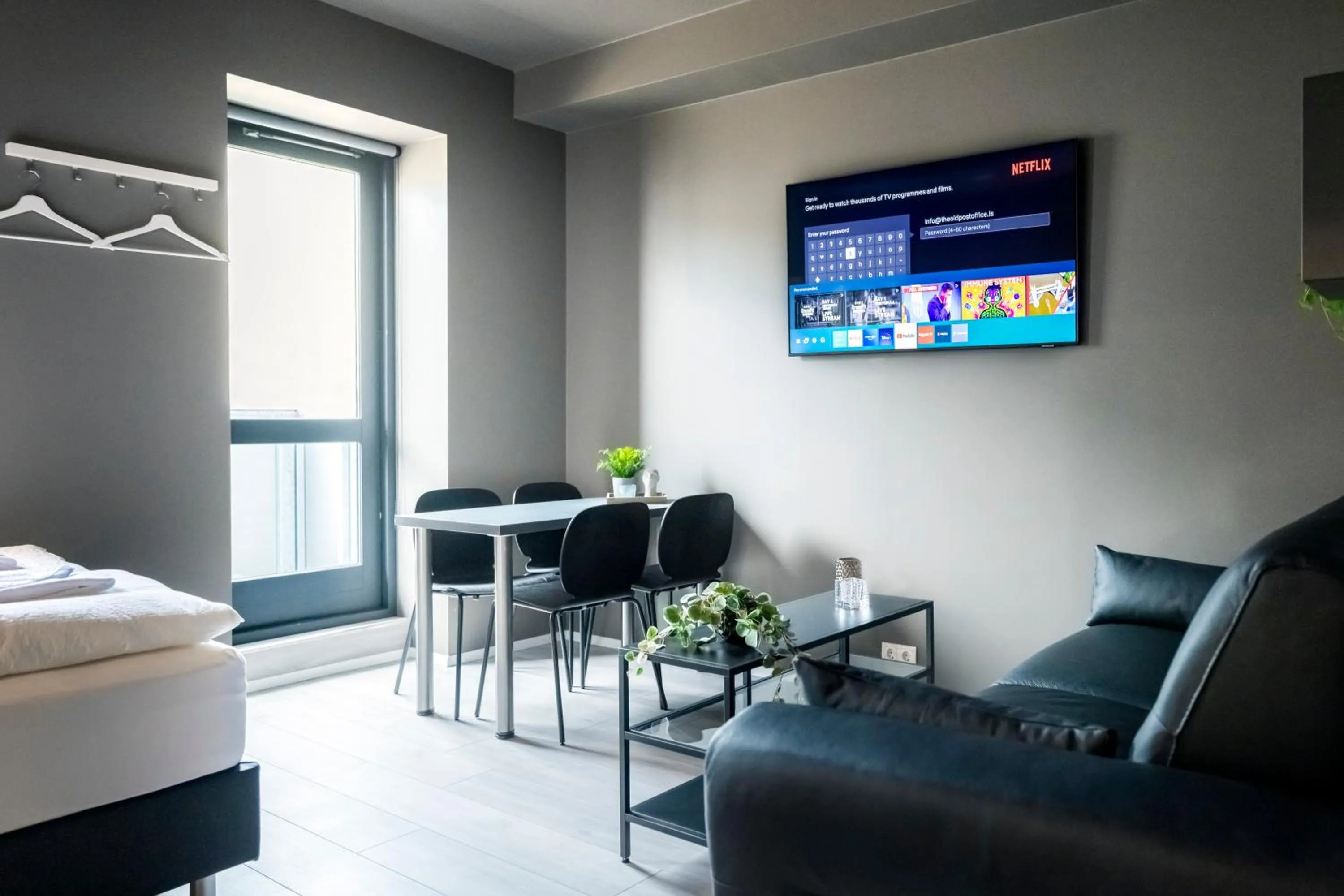 Communal lounge/ TV room, Bed in The New Post Office