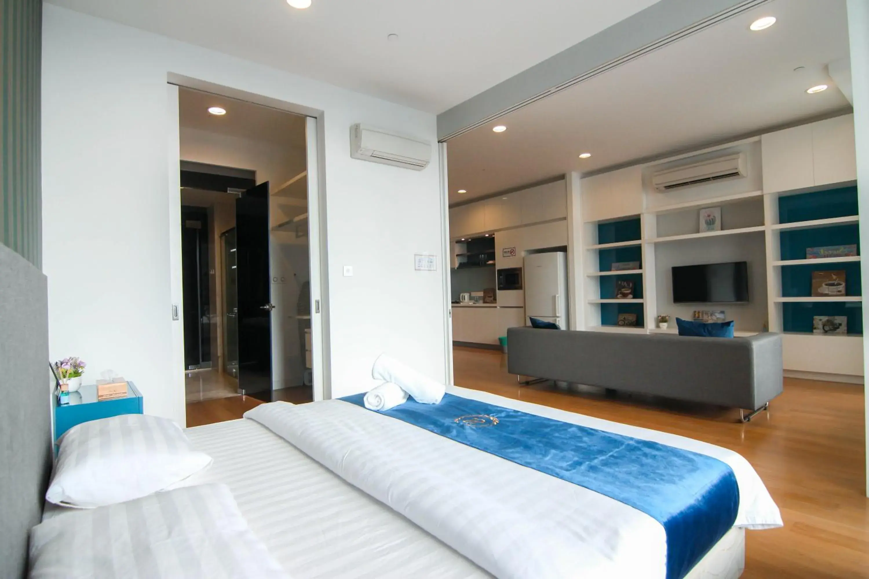 Deluxe Apartment in Dolphin Platinum KLCC Kuala Lumpur Deluxe Apartment in Dolphin Platinum KLCC Kuala Lumpur