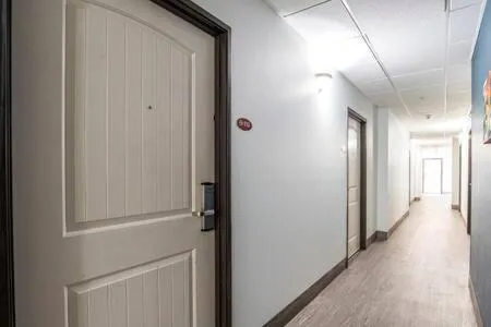 The Vistas 119 Modern studio with full kitchen 1st floor great location