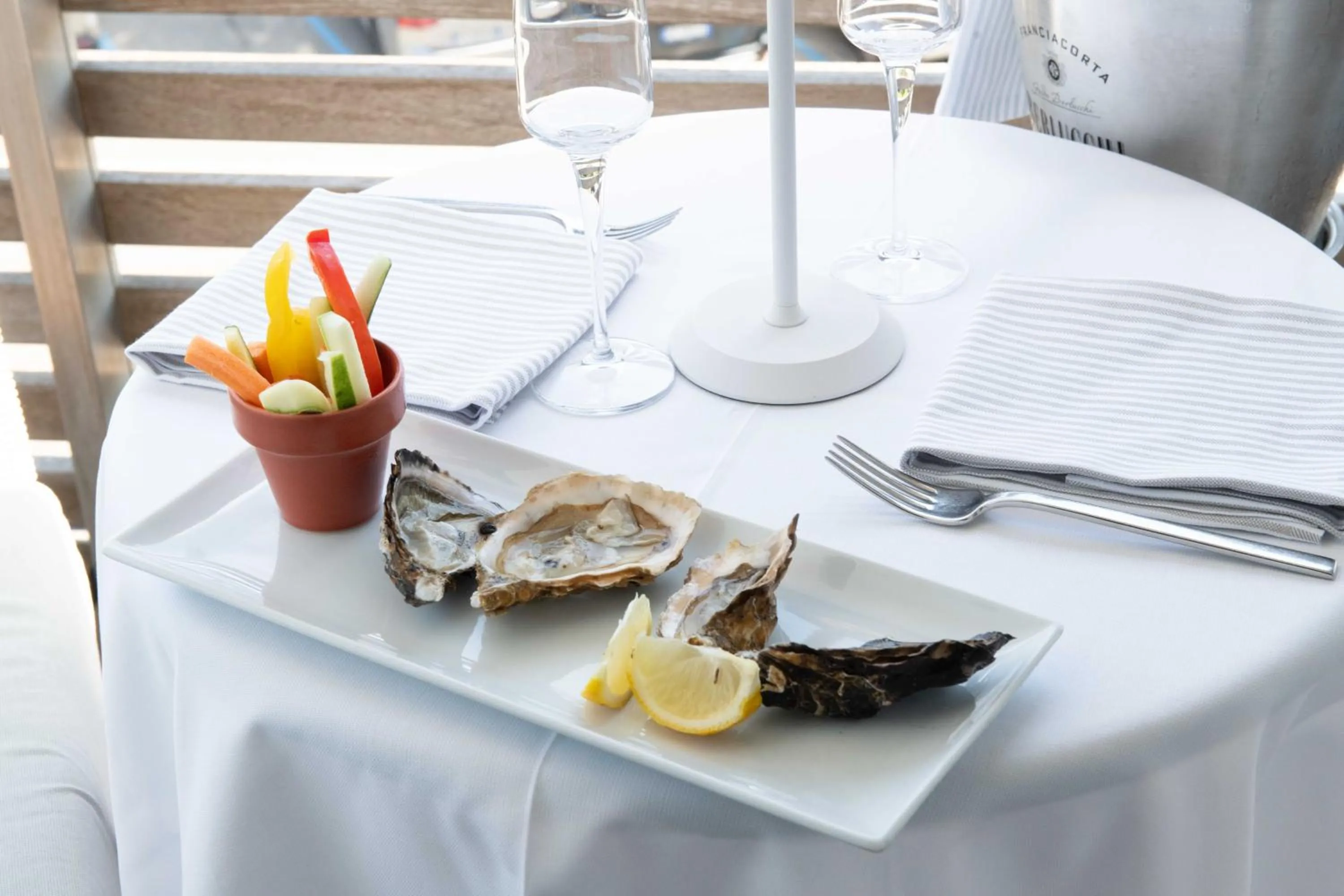 Restaurant/places to eat in Kiss Beachfront Hotel & Restaurant