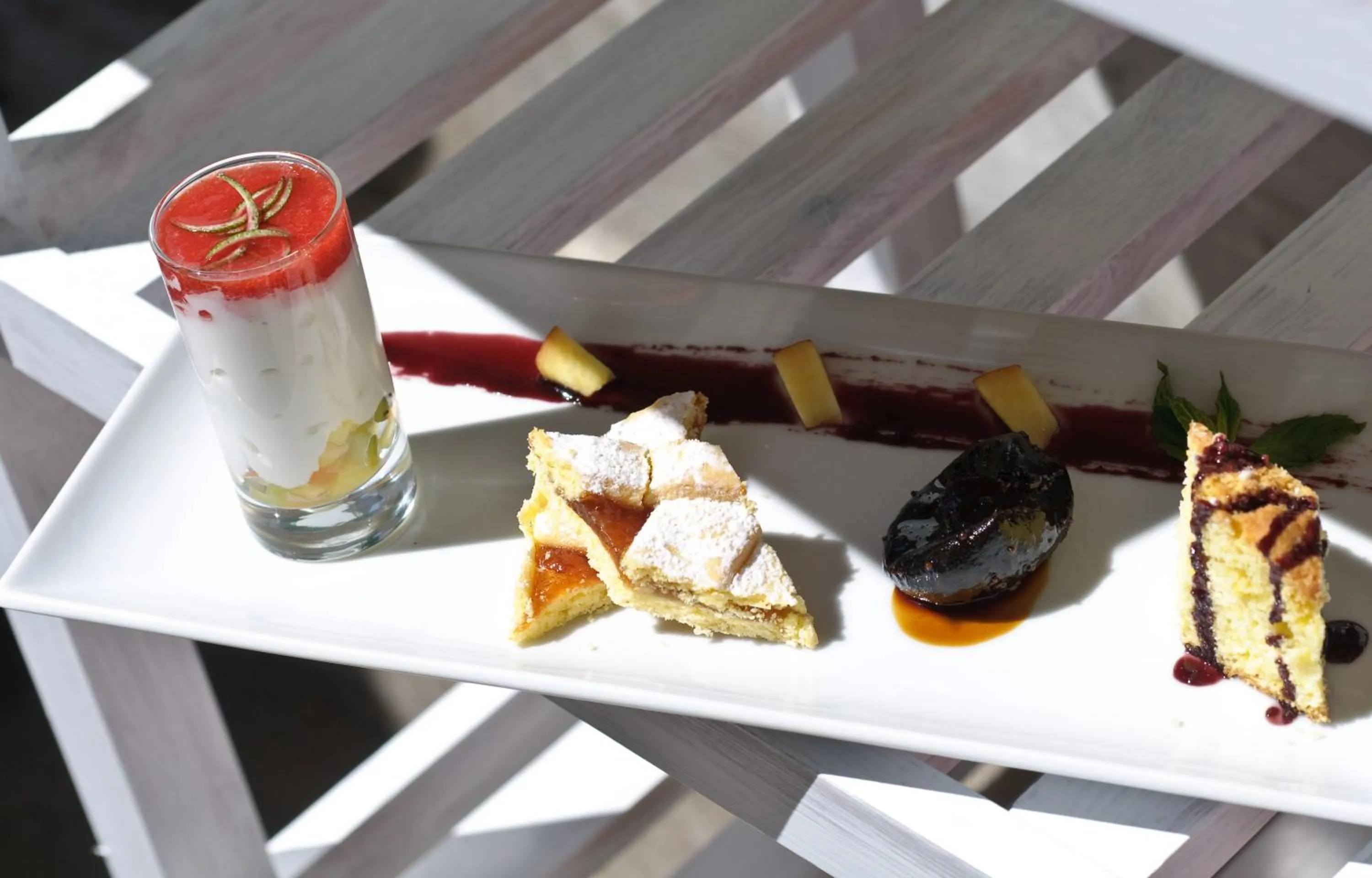 Food and drinks in Kiss Beachfront Hotel & Restaurant