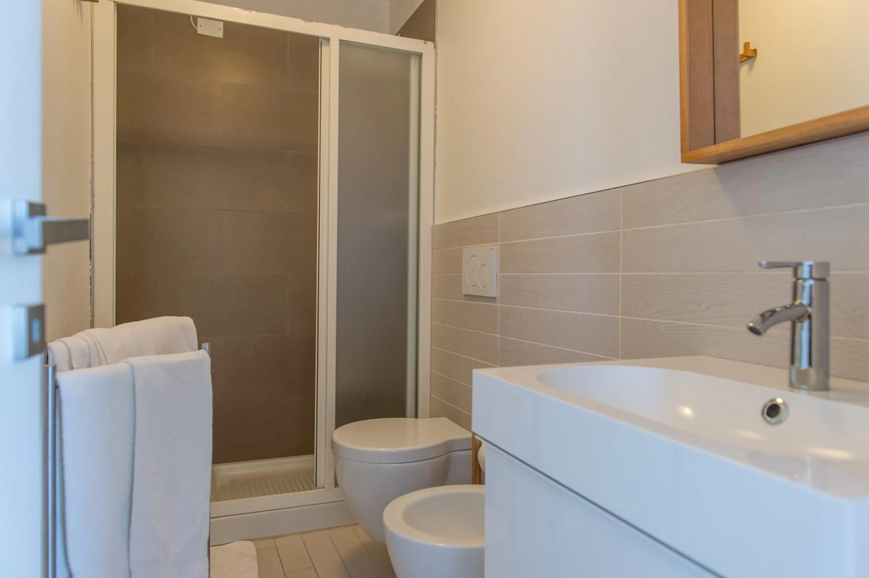 Toilet in Kiss Beachfront Hotel & Restaurant