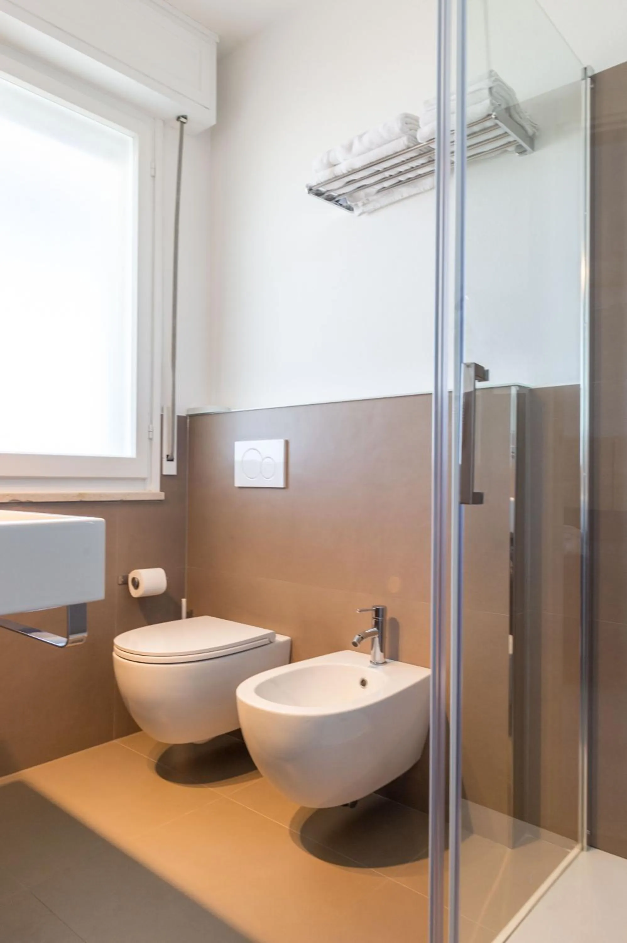 Toilet in Kiss Beachfront Hotel & Restaurant