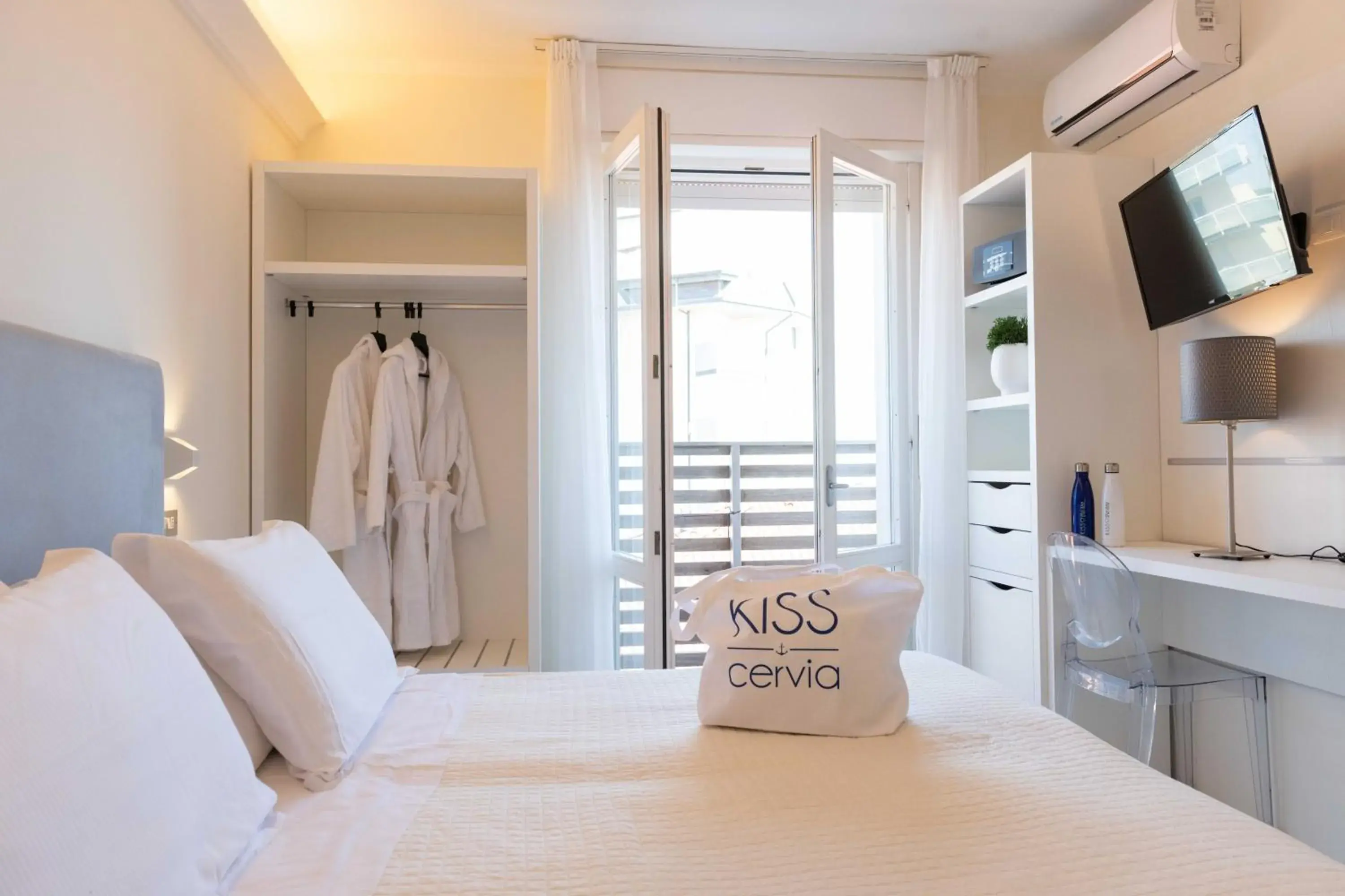 Standard Quadruple Room in Kiss Beachfront Hotel & Restaurant Standard Quadruple Room in Kiss Beachfront Hotel & Restaurant