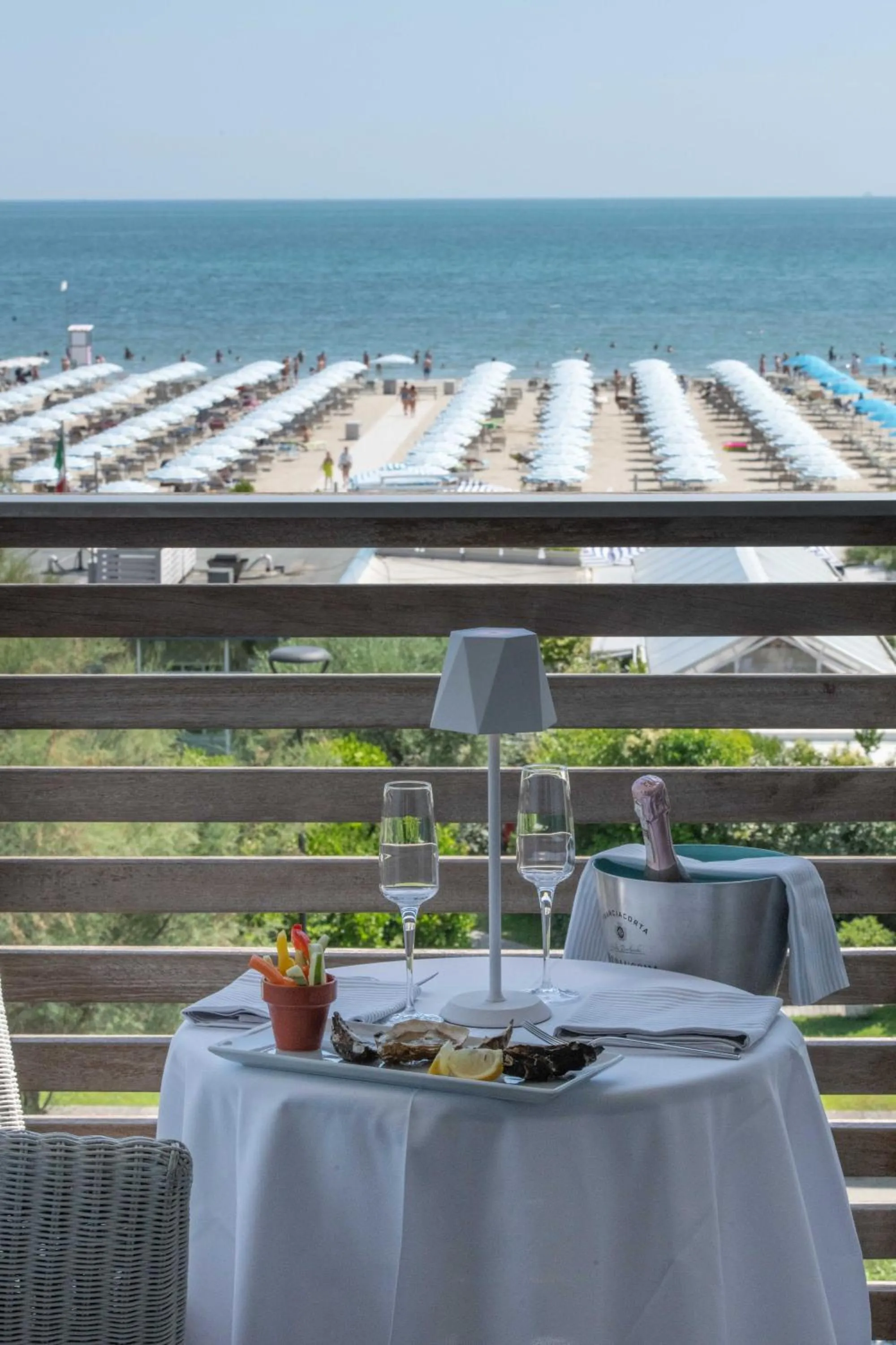 Restaurant/places to eat in Kiss Beachfront Hotel & Restaurant