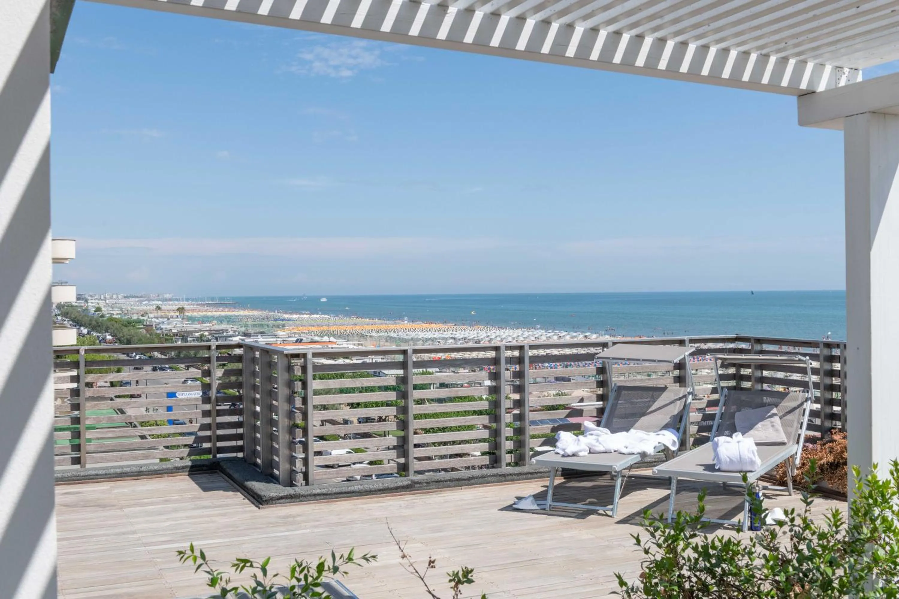 Patio in Kiss Beachfront Hotel & Restaurant