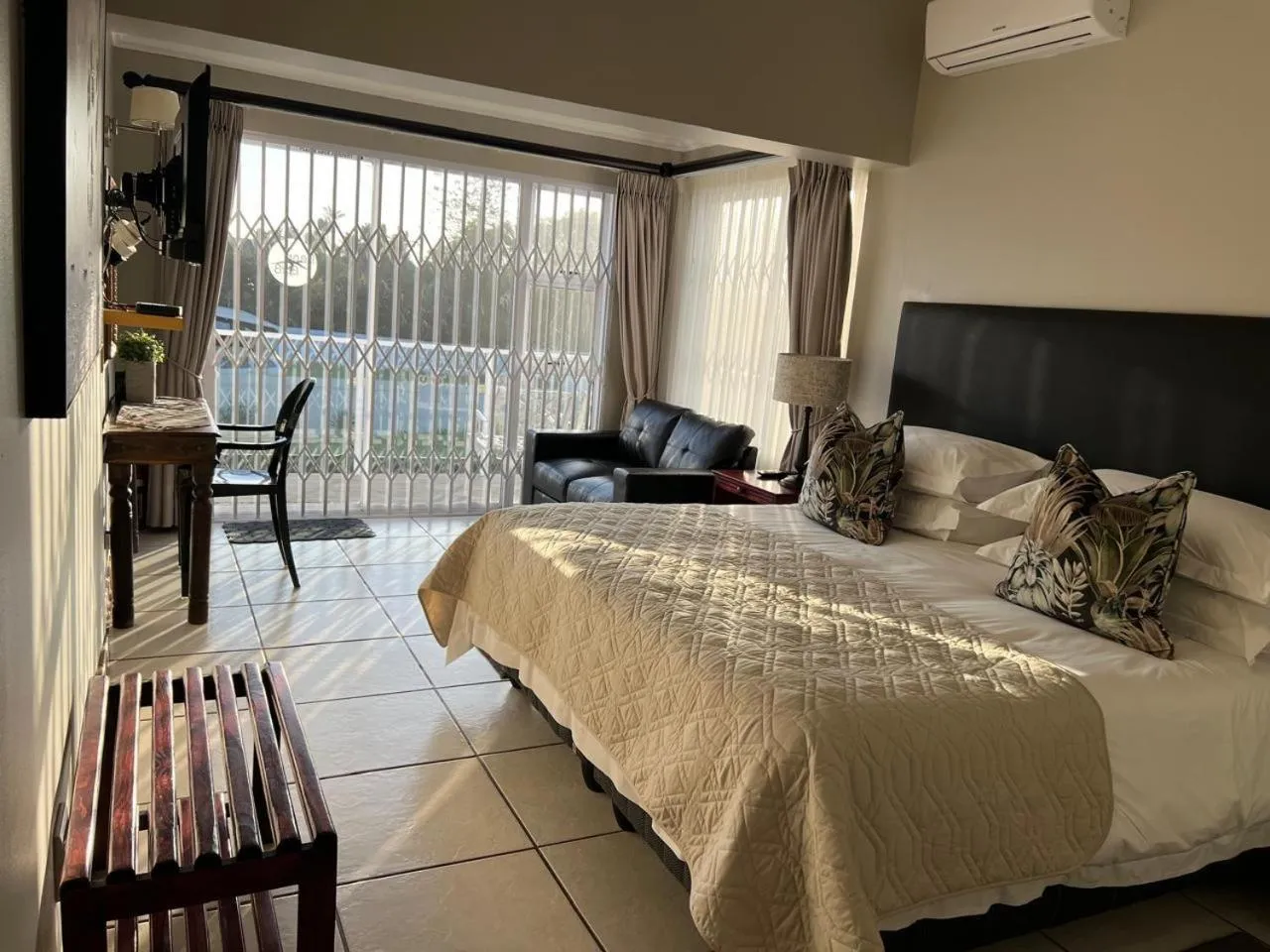 Photo of the whole room, Bed in Benri B&B & Self-Catering