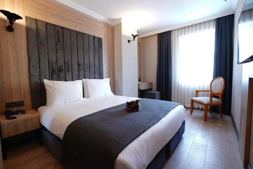 Photo of the whole room, Bed in Mineo Hotel Taksim