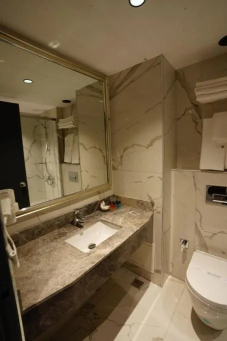 Bathroom in Mineo Hotel Taksim