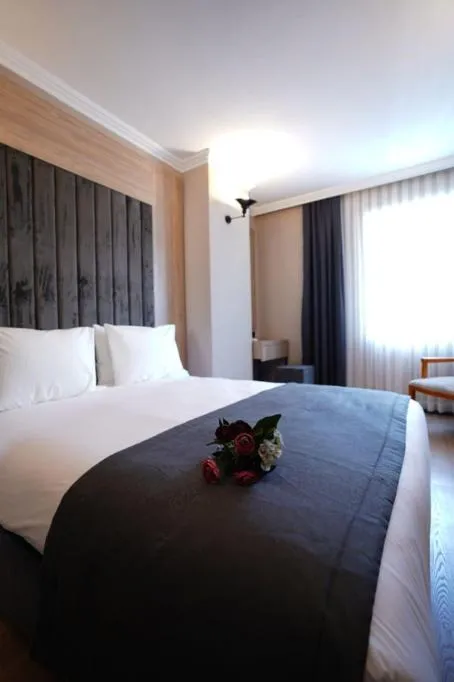 Photo of the whole room, Bed in Mineo Hotel Taksim