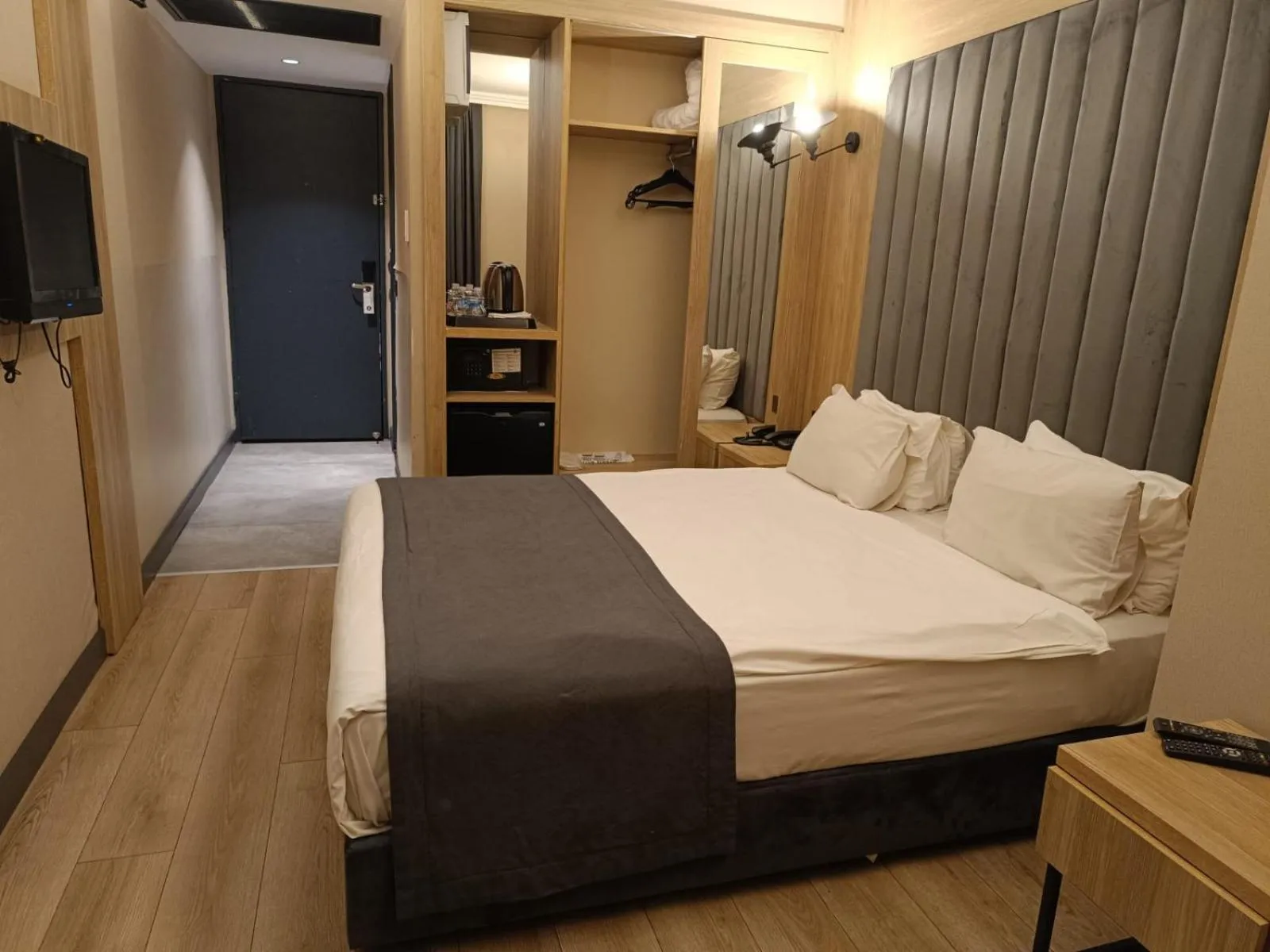 Photo of the whole room, Bed in Mineo Hotel Taksim