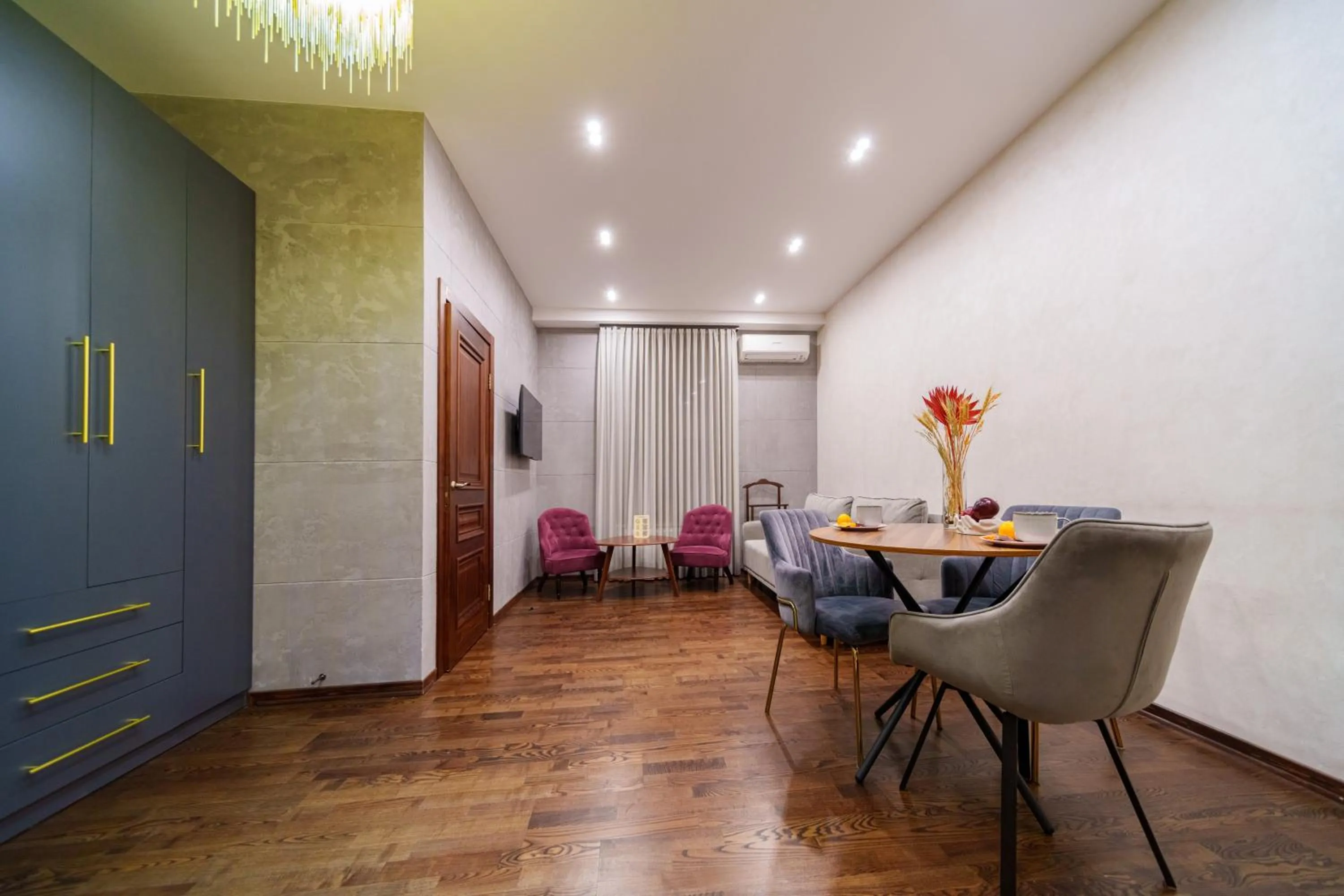 TV and multimedia in Arch Apart Hotel