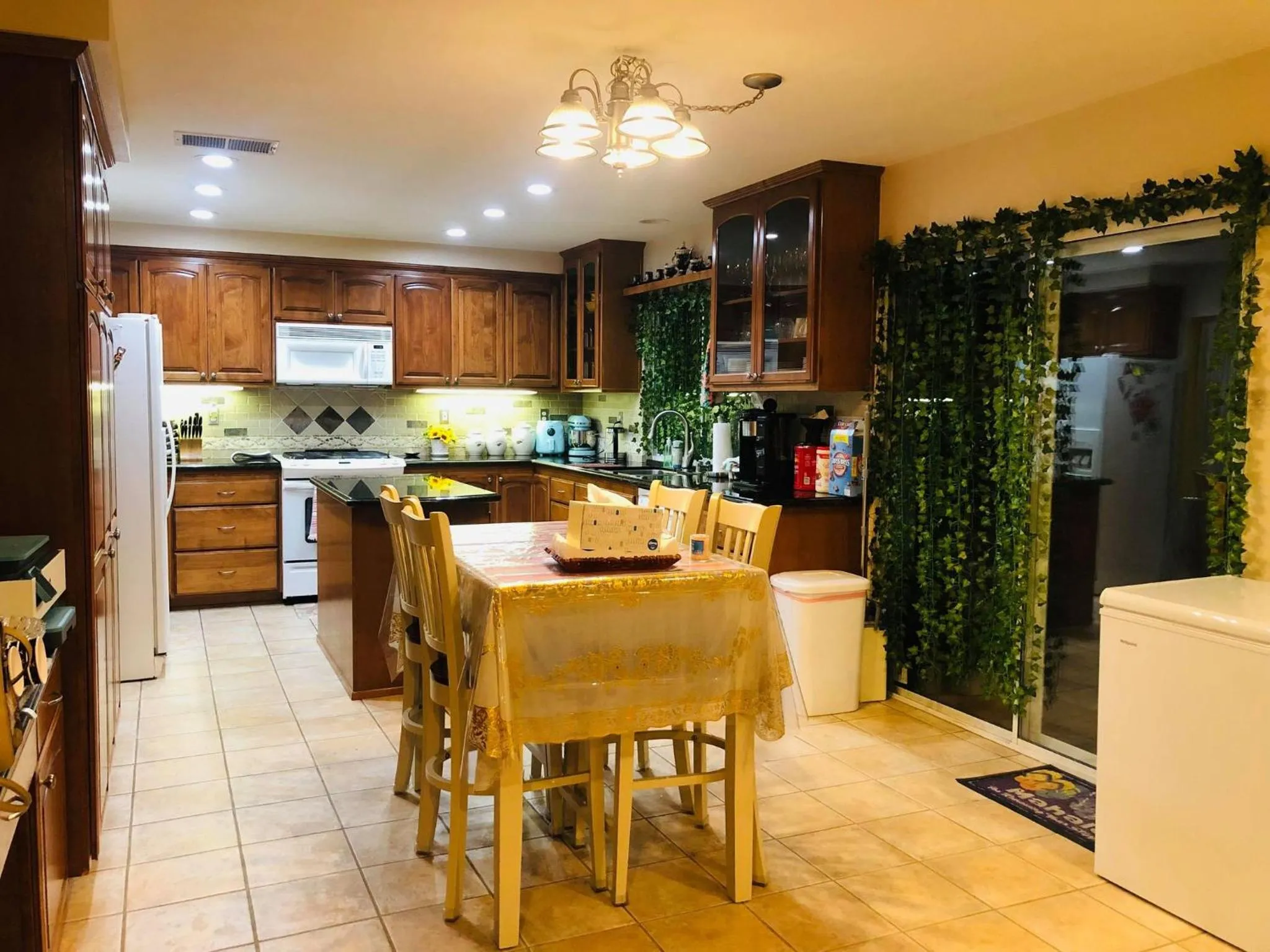 Coffee/tea facilities in Balloons and Wine