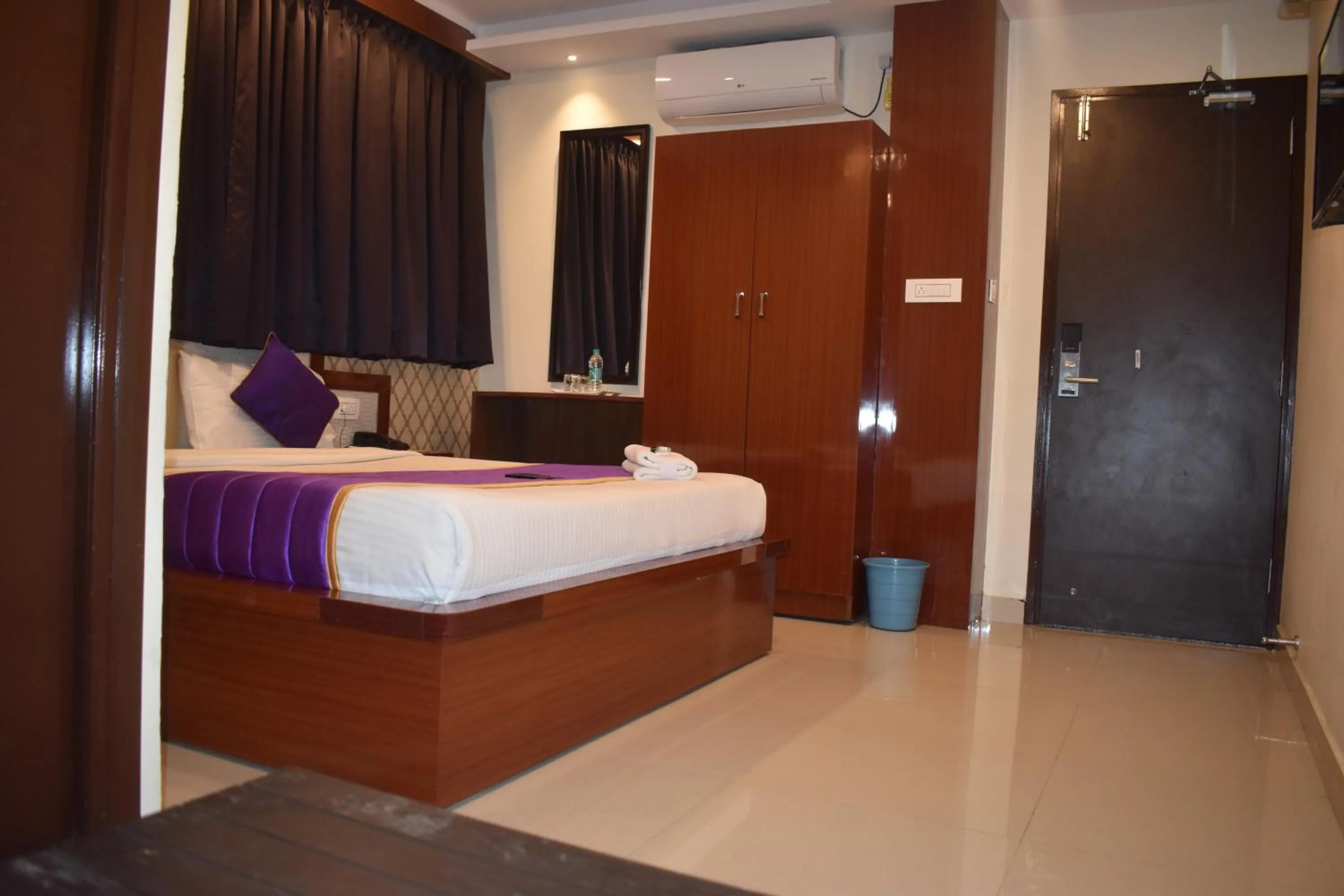 Bedroom, Bed in Hotel UR Comforts Jayanagar