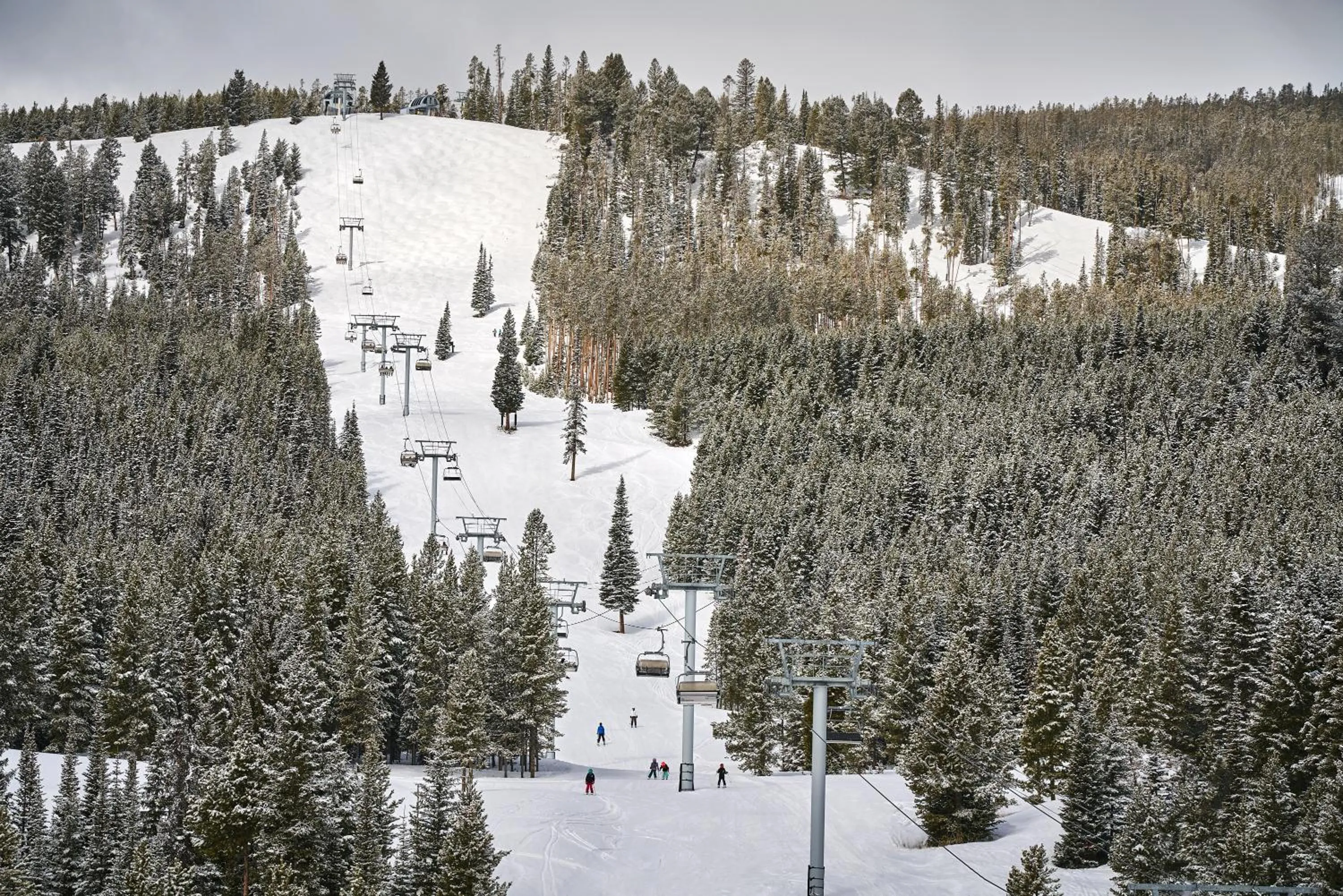 Skiing in Montage Big Sky