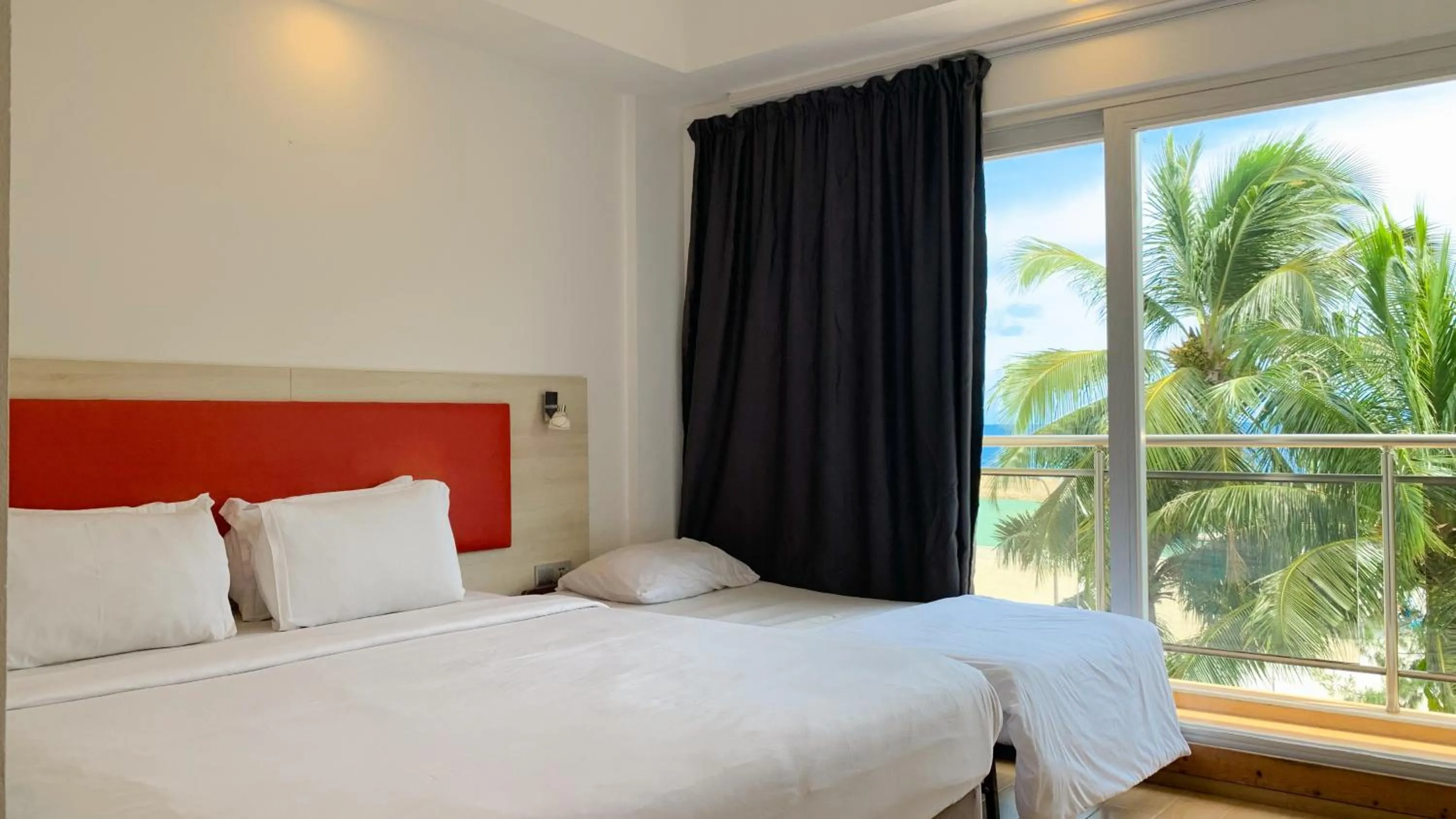 Bed in iCom Marina Sea View