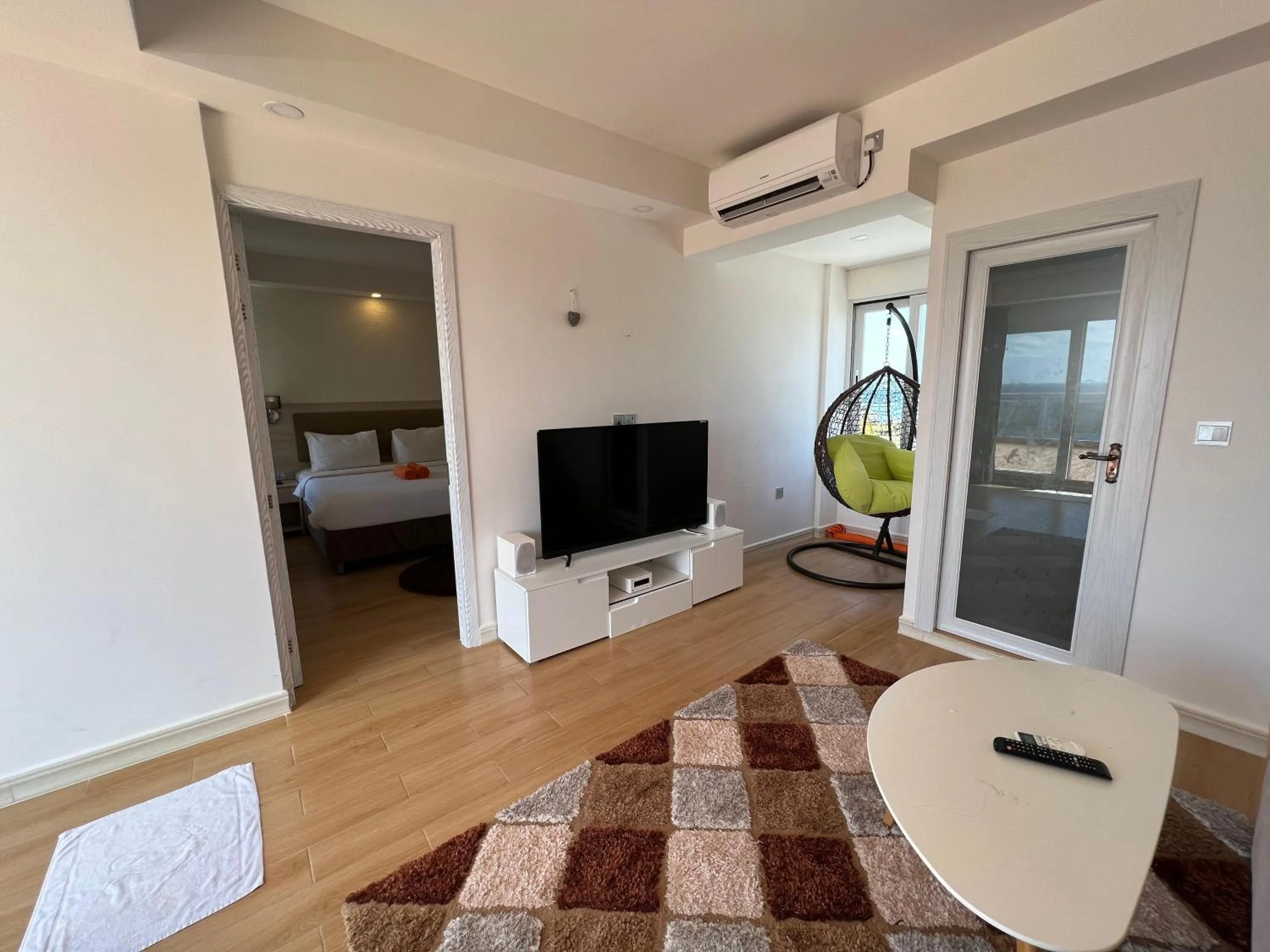 Photo of the whole room, Bed in iCom Marina Sea View