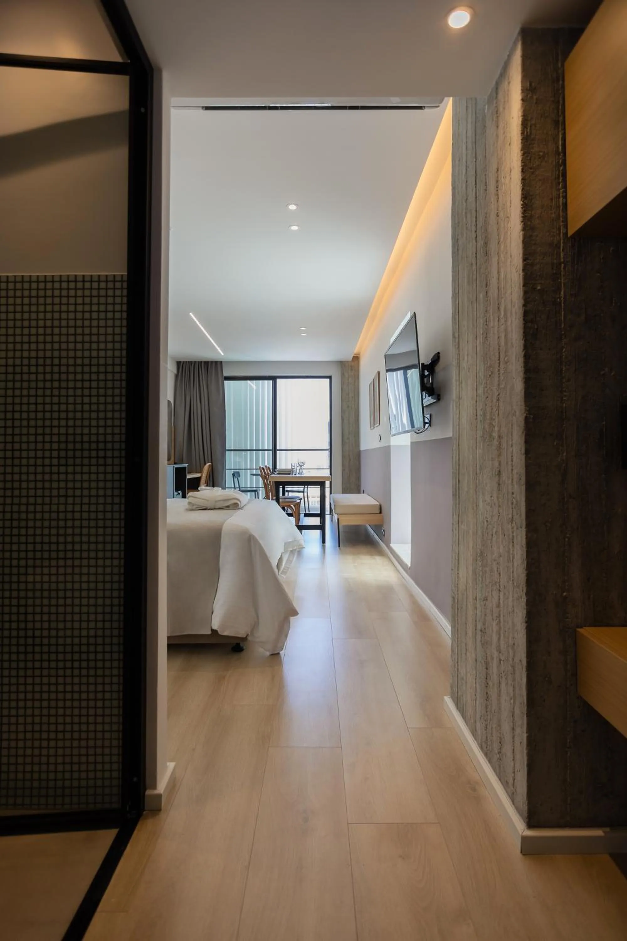 Photo of the whole room, Bed in Alinea Urban Saripolou Square