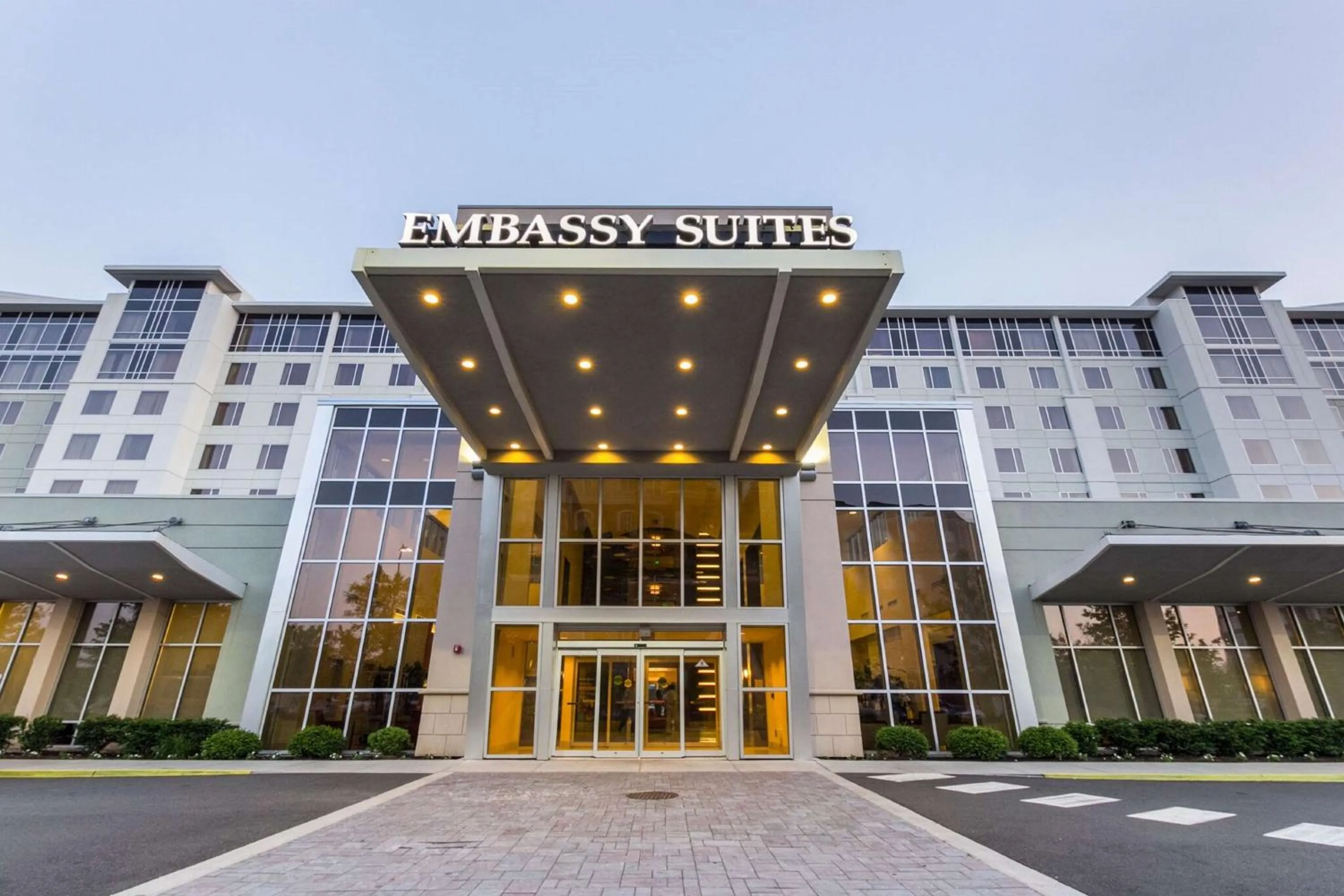 Property building in Embassy Suites by Hilton Newark Airport