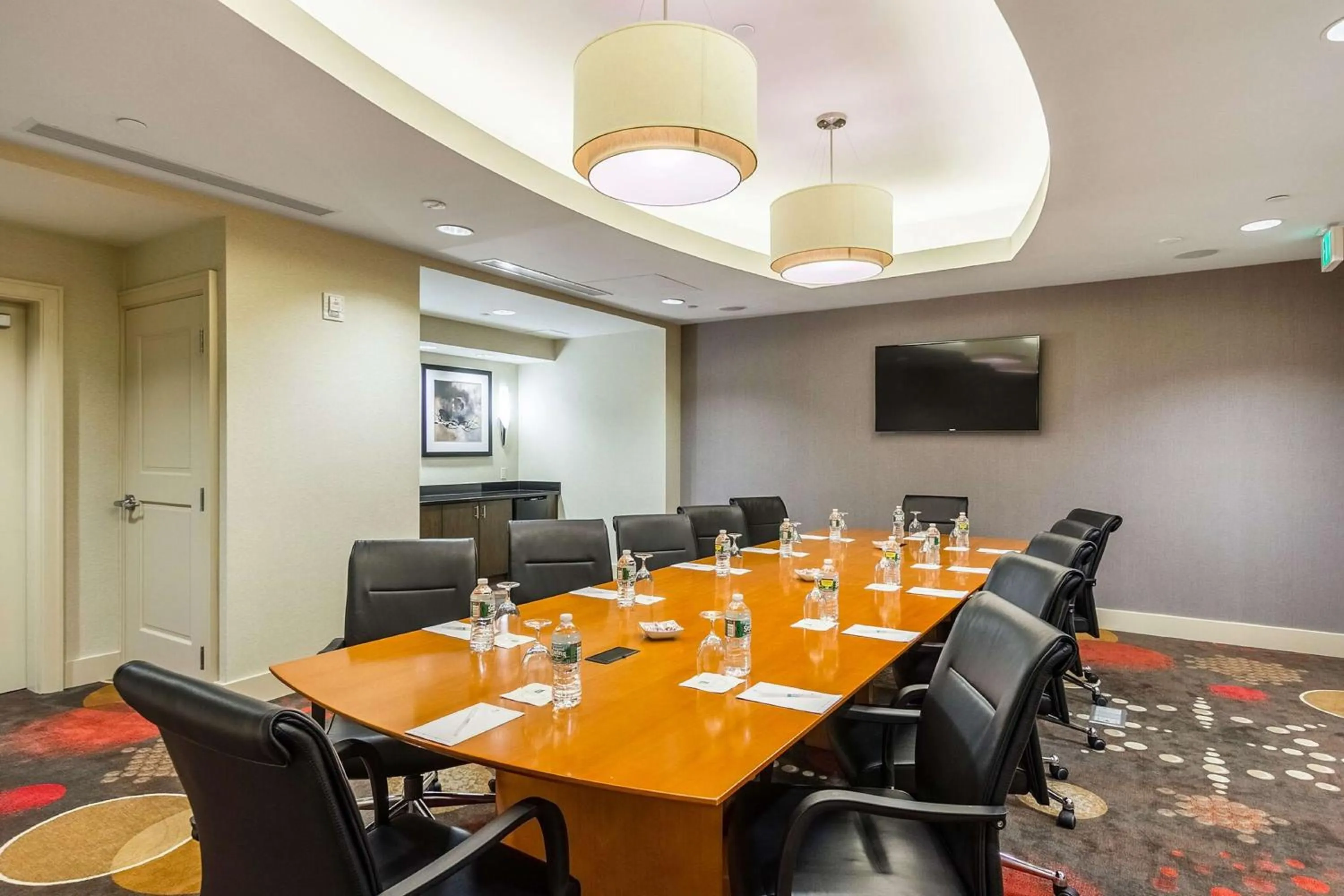 Meeting/conference room in Embassy Suites by Hilton Newark Airport