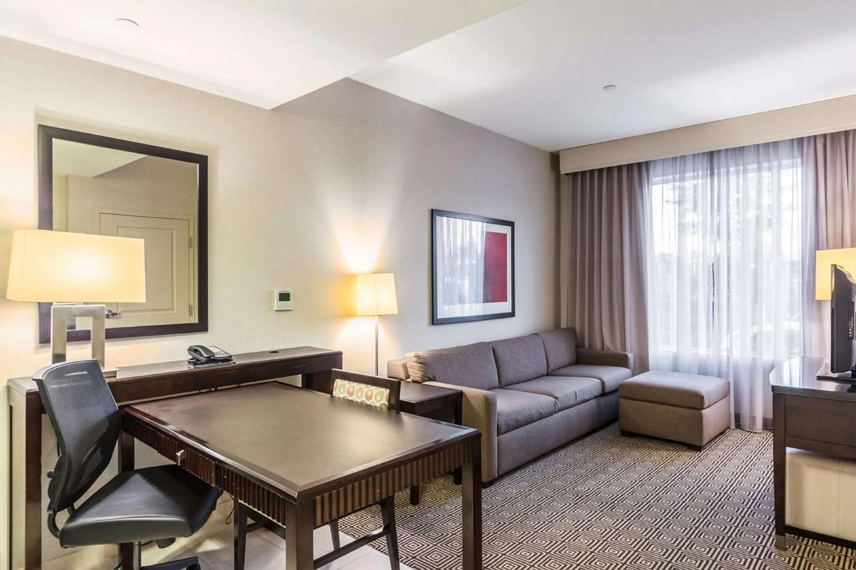 Bedroom in Embassy Suites by Hilton Newark Airport