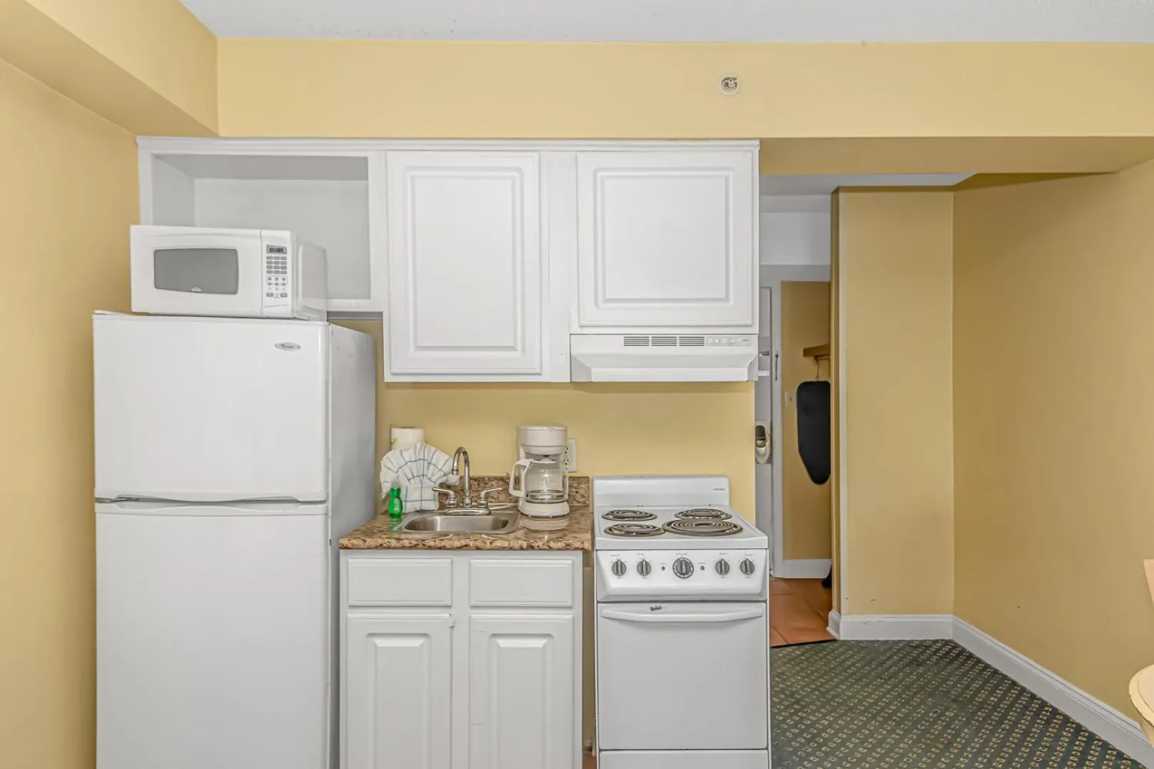 Direct Oceanfront Sea Mist Resort 21101