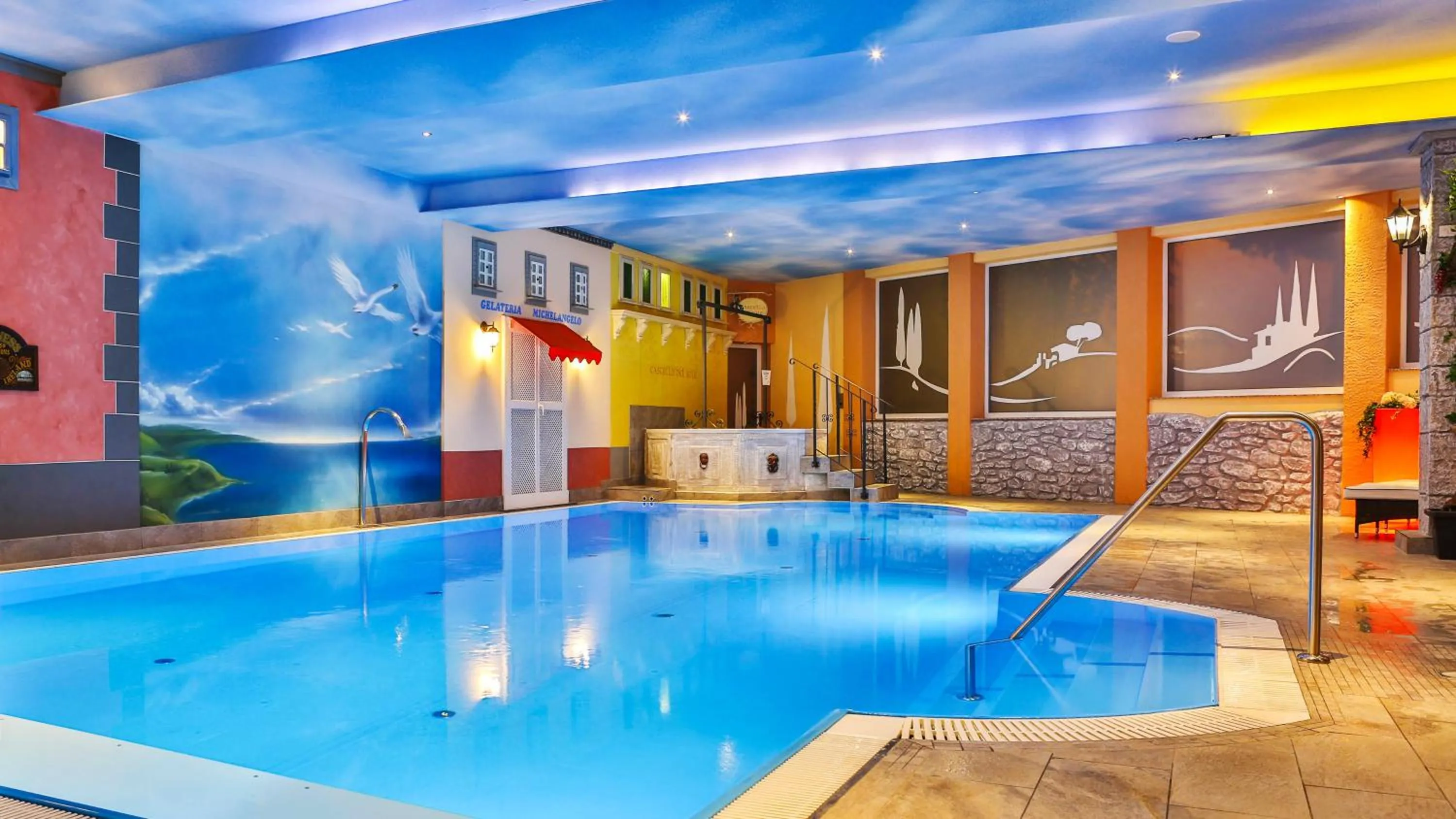 Swimming pool in Vital- und Wellnesshotel Albblick