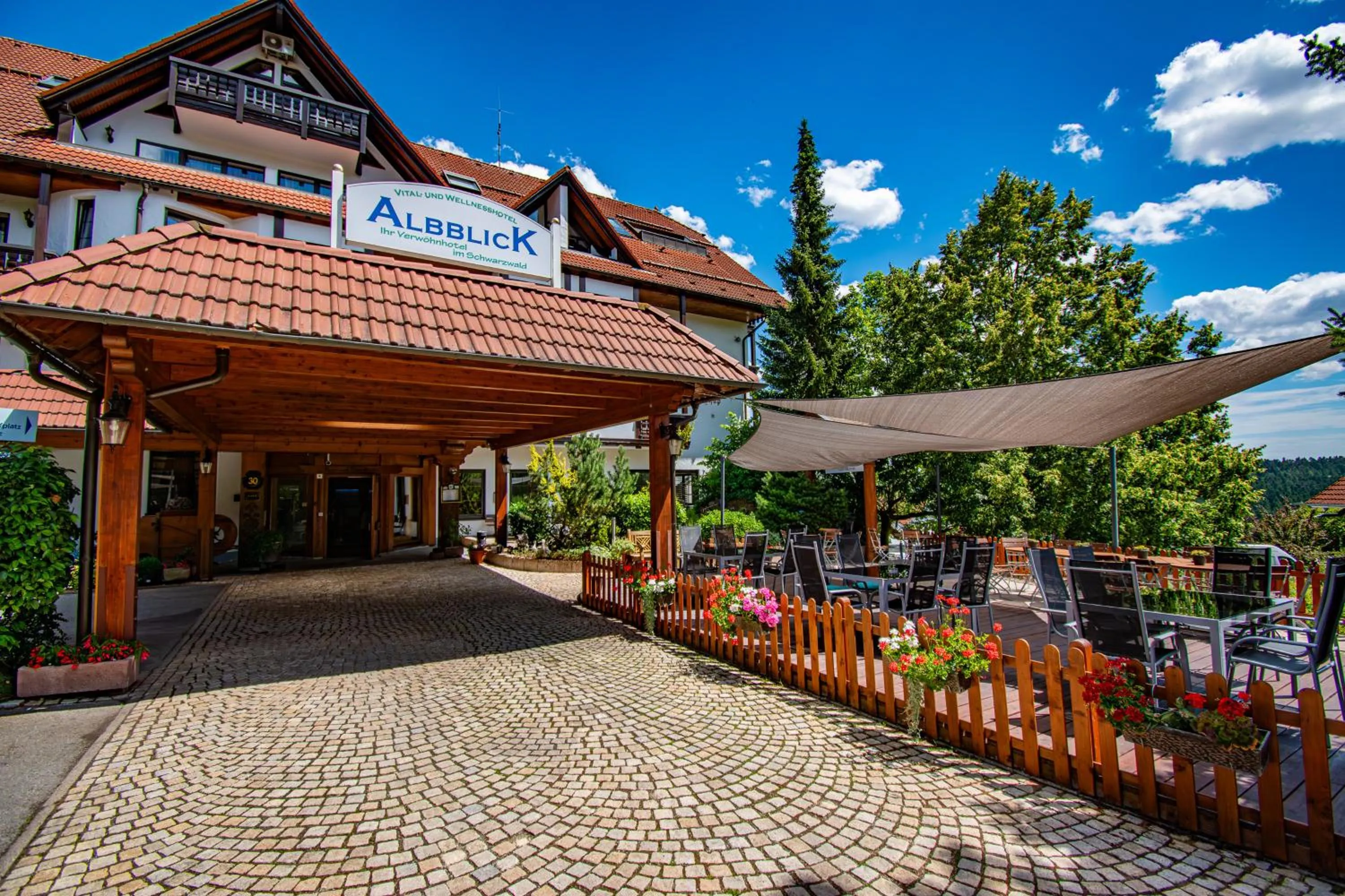 Facade/entrance in Vital- und Wellnesshotel Albblick