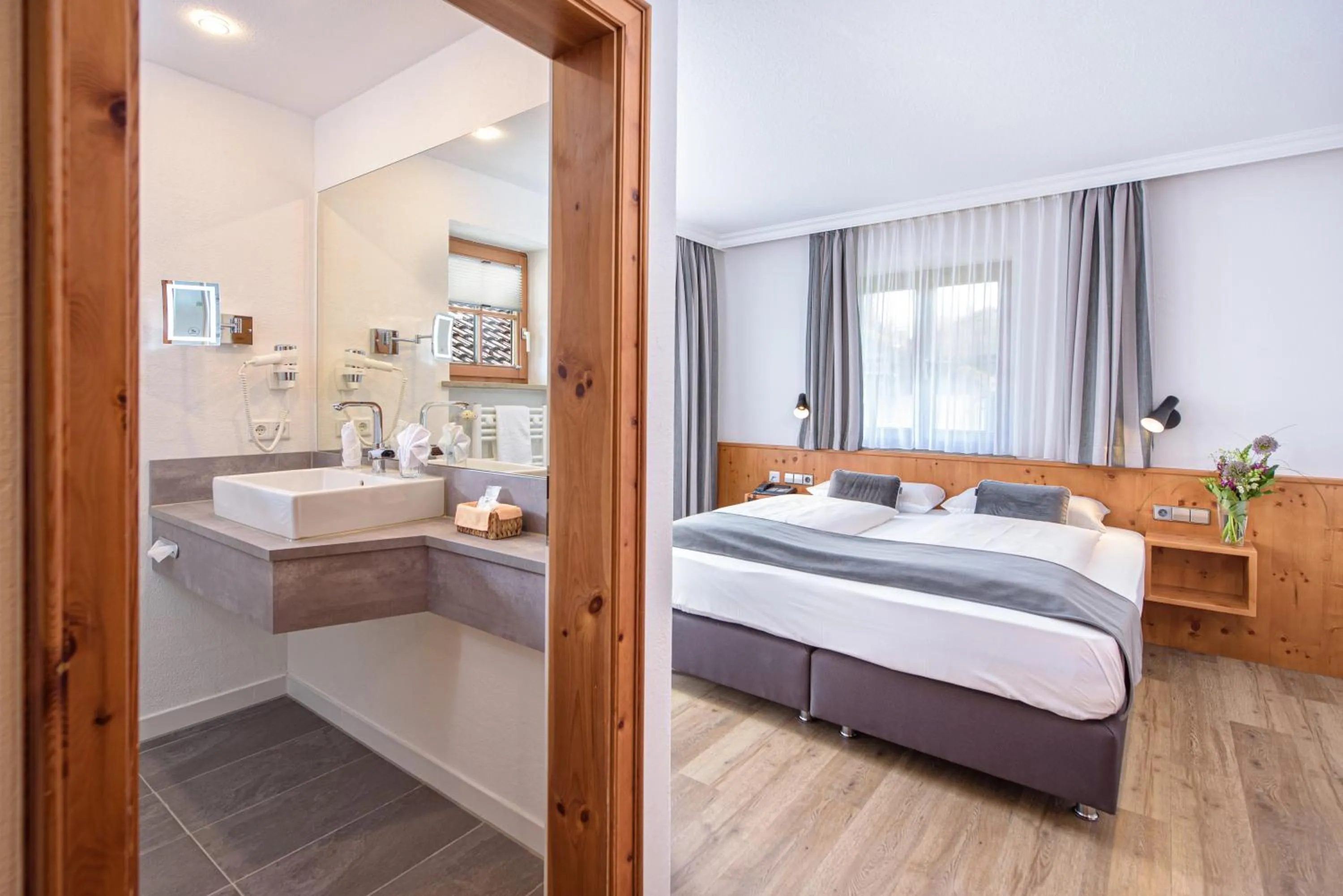 Bathroom, Bed in Concordia Vitalhotel & SPA