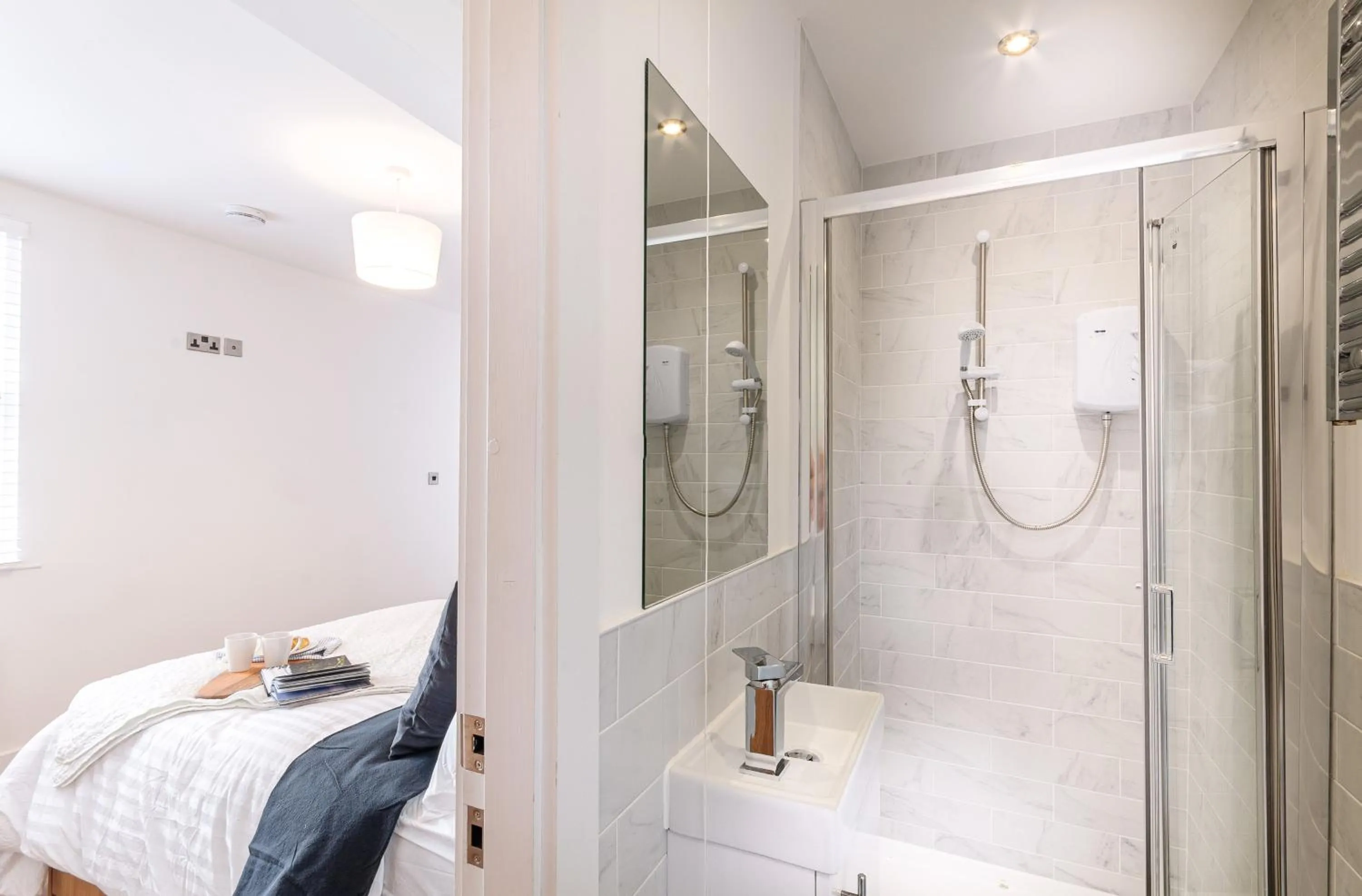 Shower, Bed in 14-16 Grosvenor Street Stylish Apartments - Chester