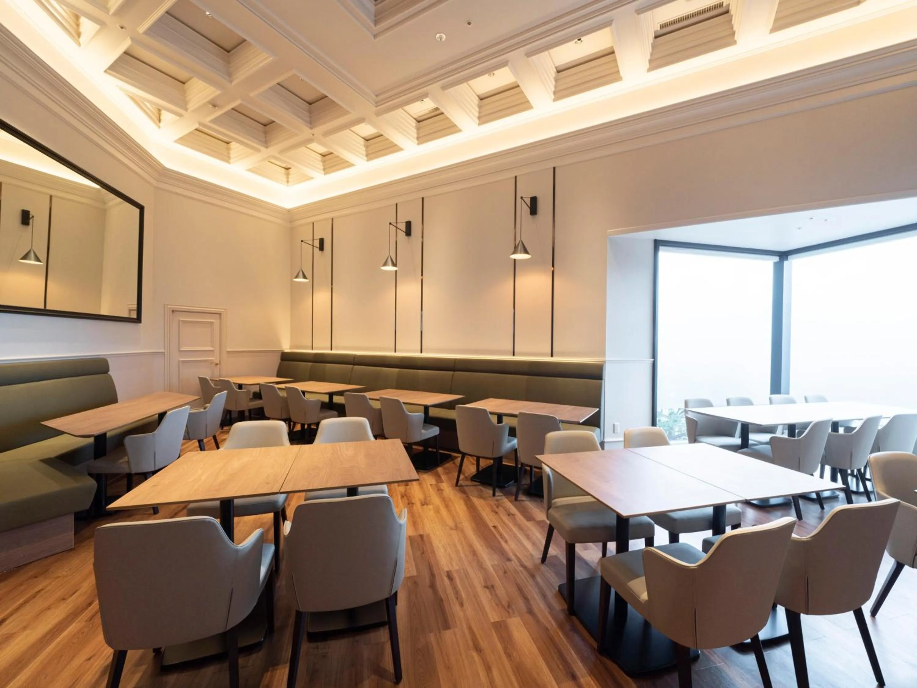 Restaurant/places to eat in ORIENTAL HOTEL UNIVERSAL CITY