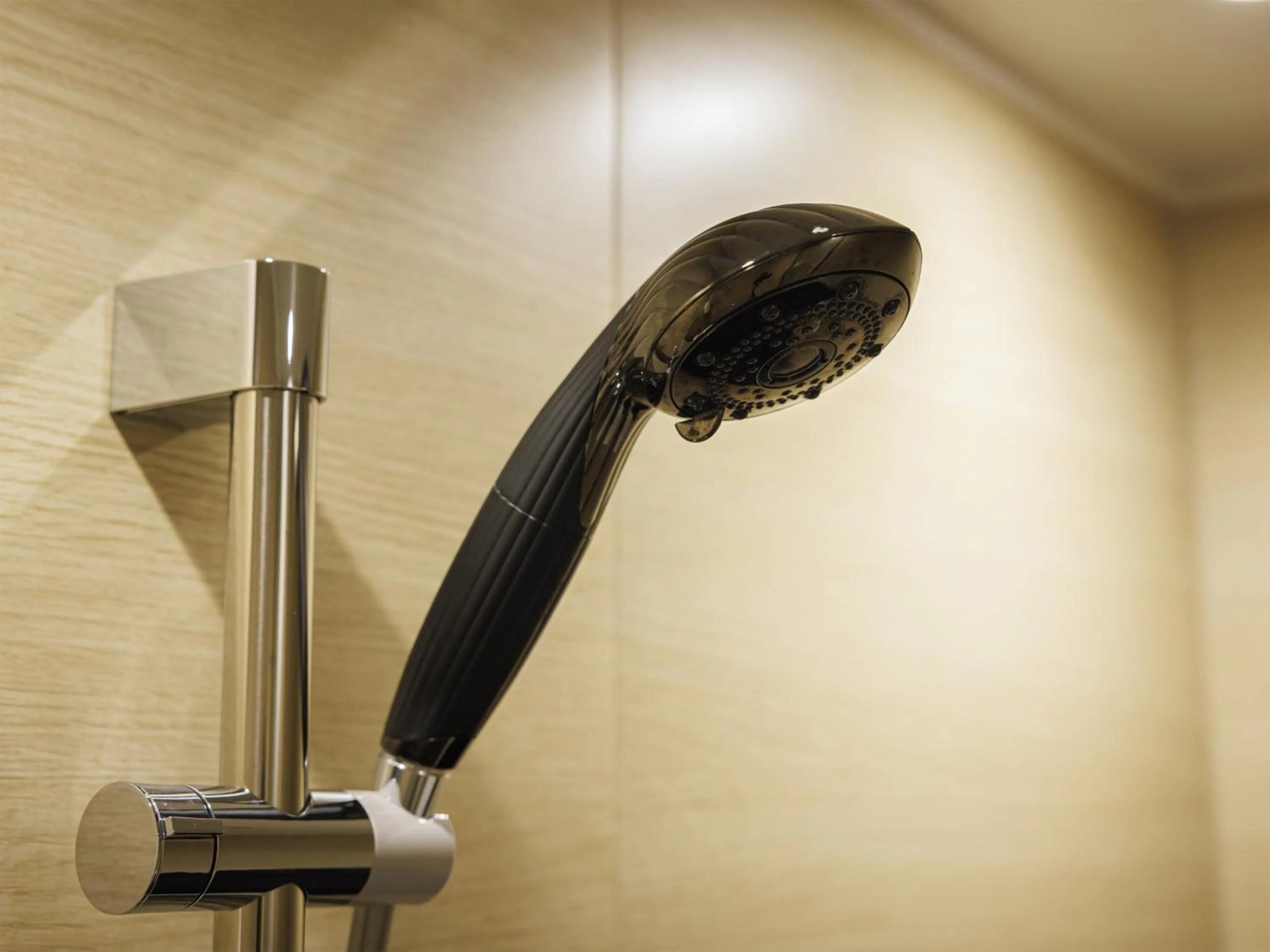 Shower in ORIENTAL HOTEL UNIVERSAL CITY