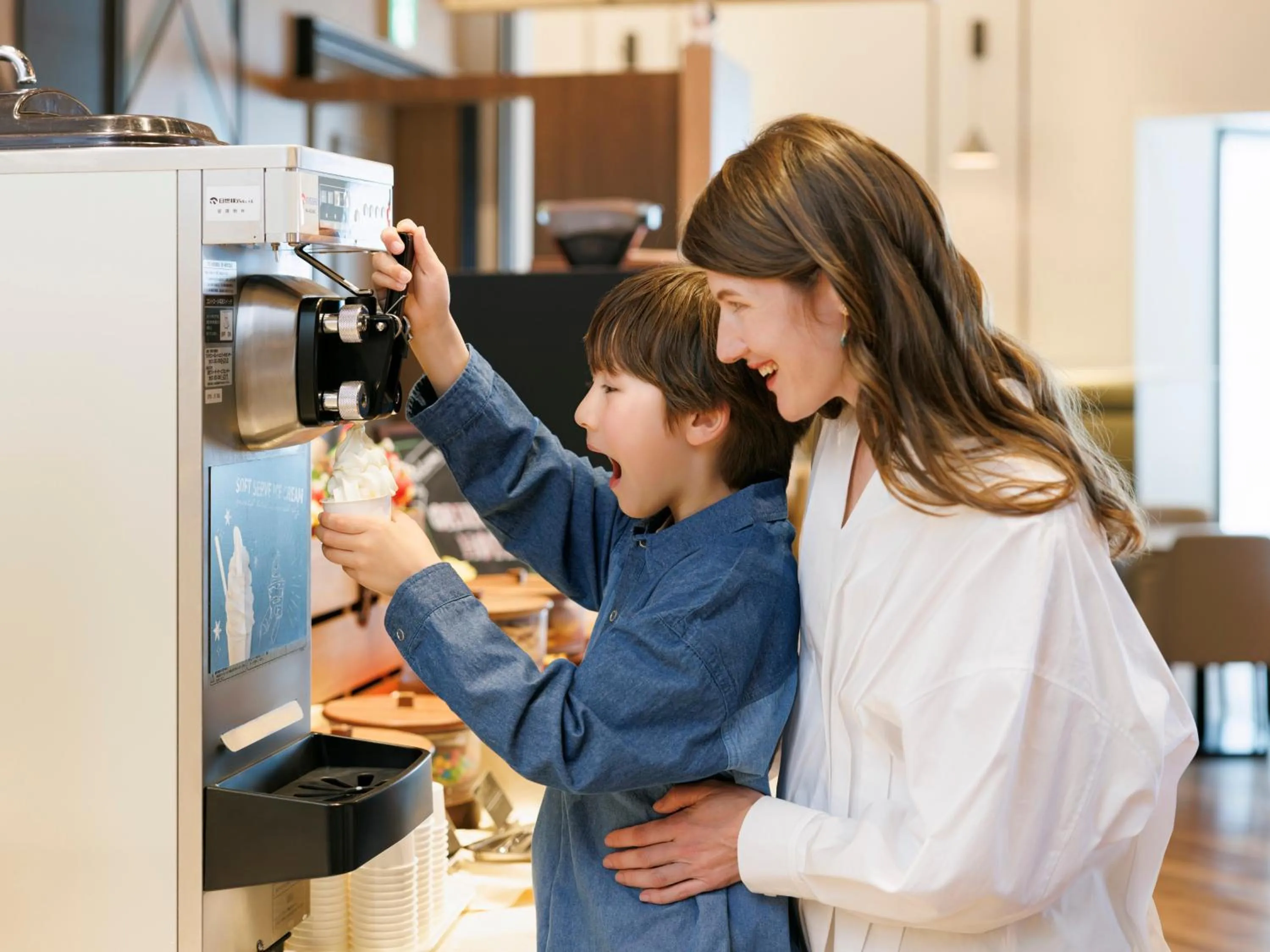 Communal lounge/ TV room in ORIENTAL HOTEL UNIVERSAL CITY