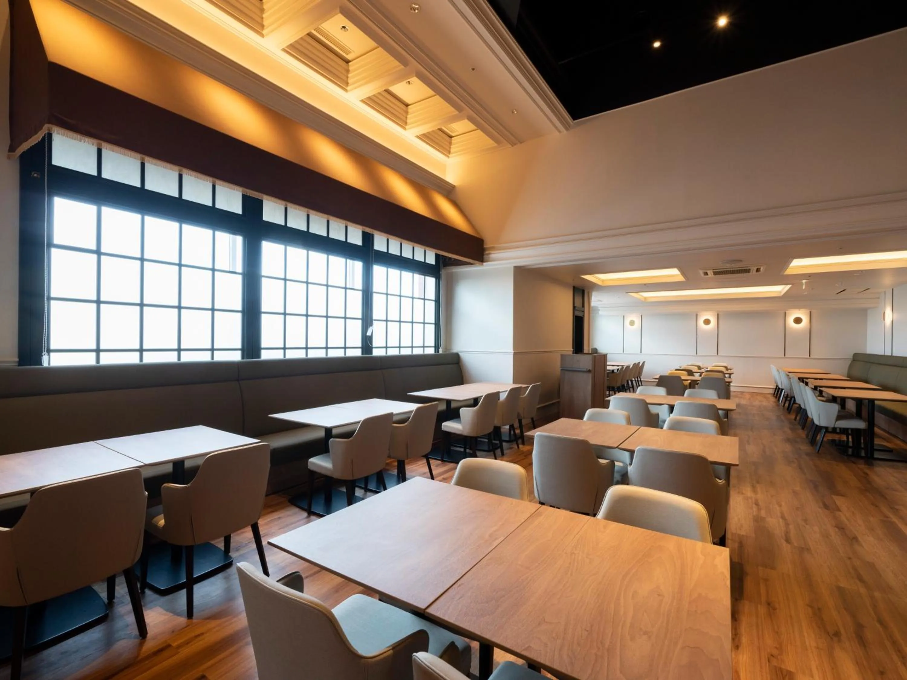 Restaurant/places to eat in ORIENTAL HOTEL UNIVERSAL CITY