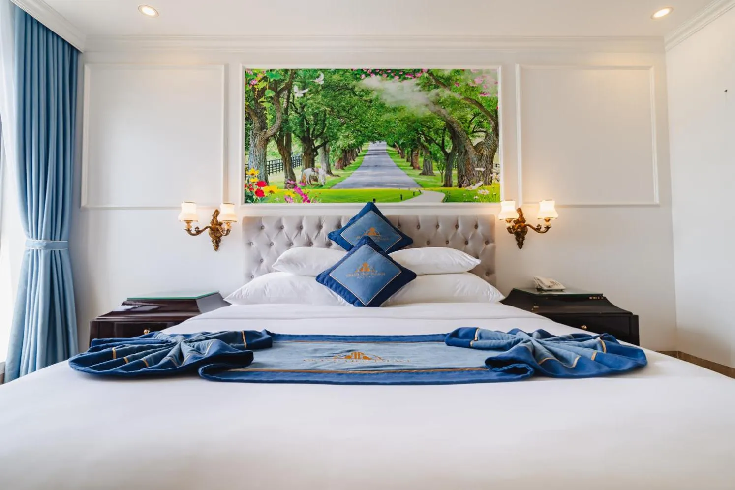 Bed in GRAND VIEW PALACE HA LONG HOTEL