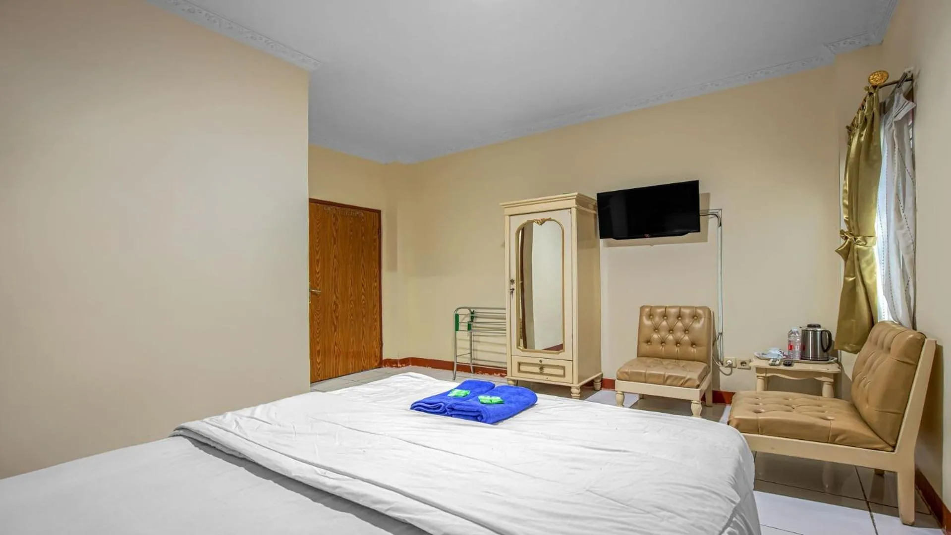 Bed in Hotel Cempaka Sari