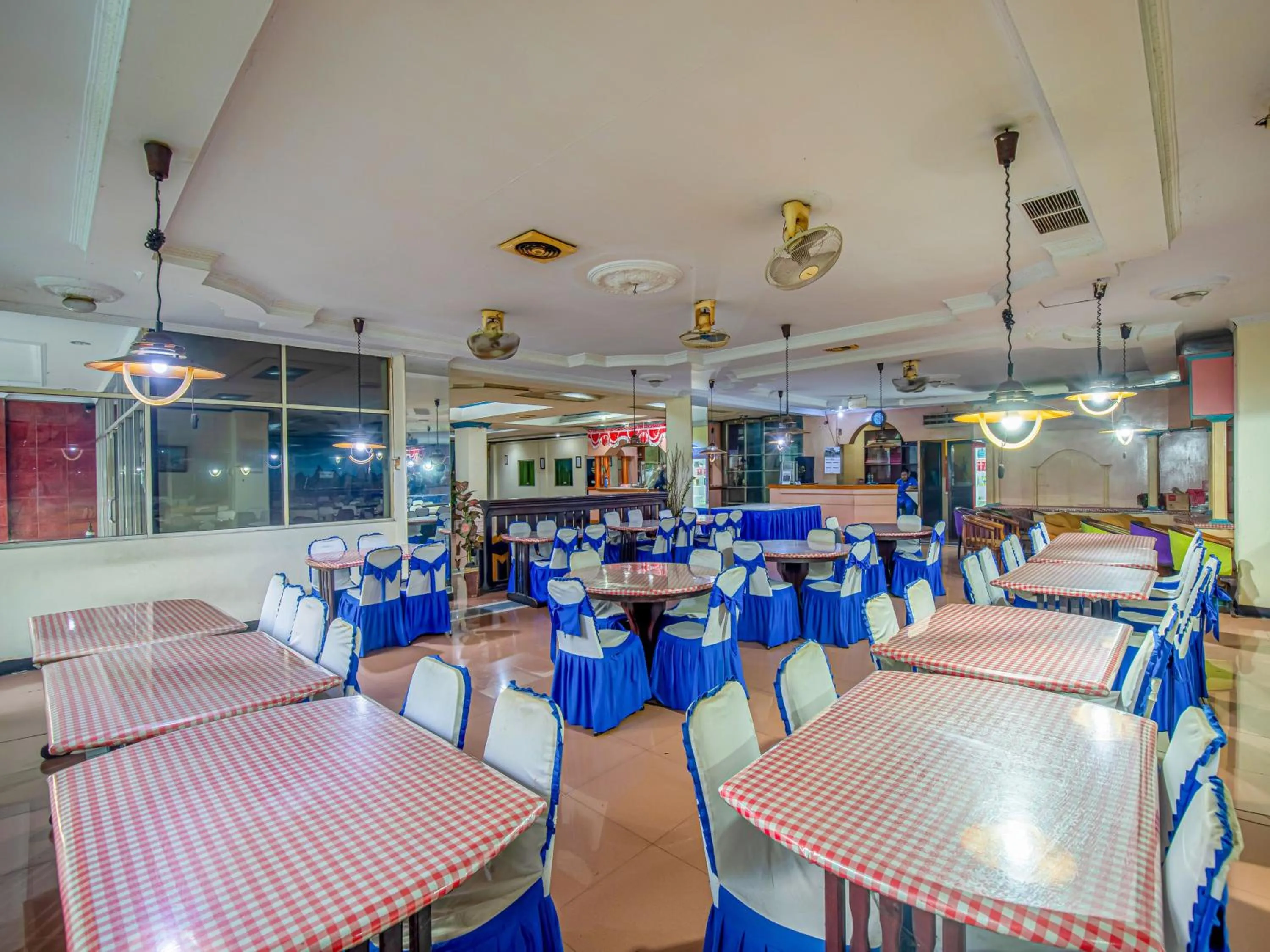 Restaurant/places to eat in Hotel Cempaka Sari