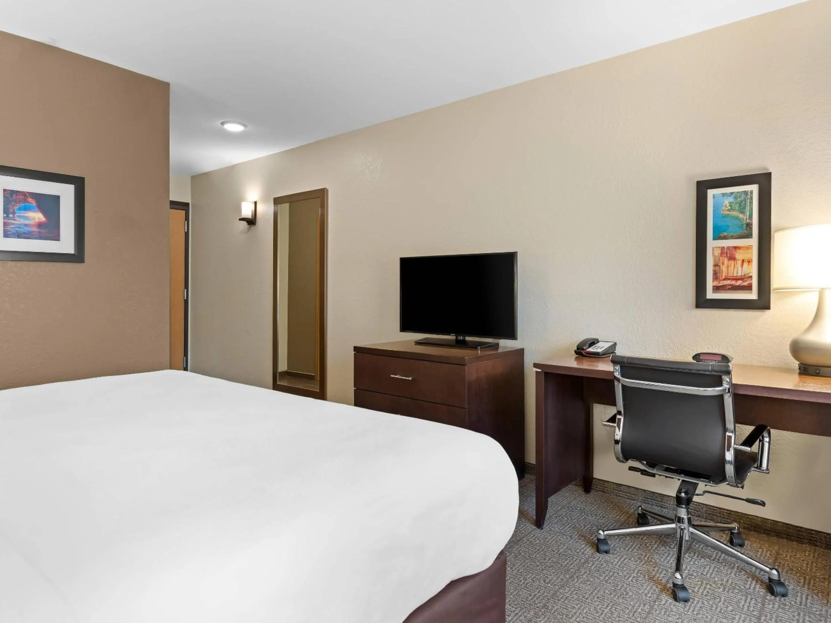 Bedroom, Bed in Comfort Inn & Suites Munising-Lakefront