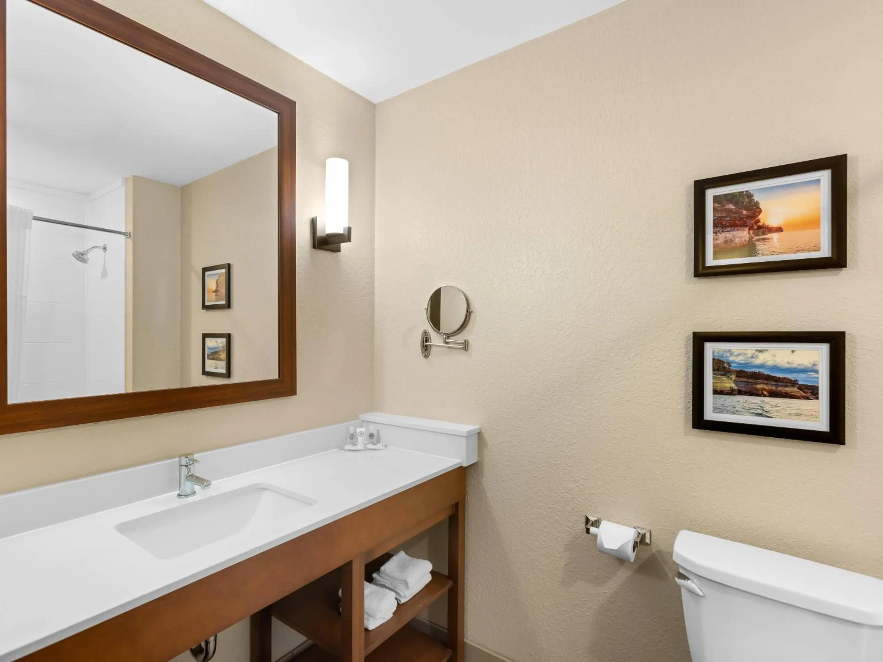 Bedroom in Comfort Inn & Suites Munising-Lakefront