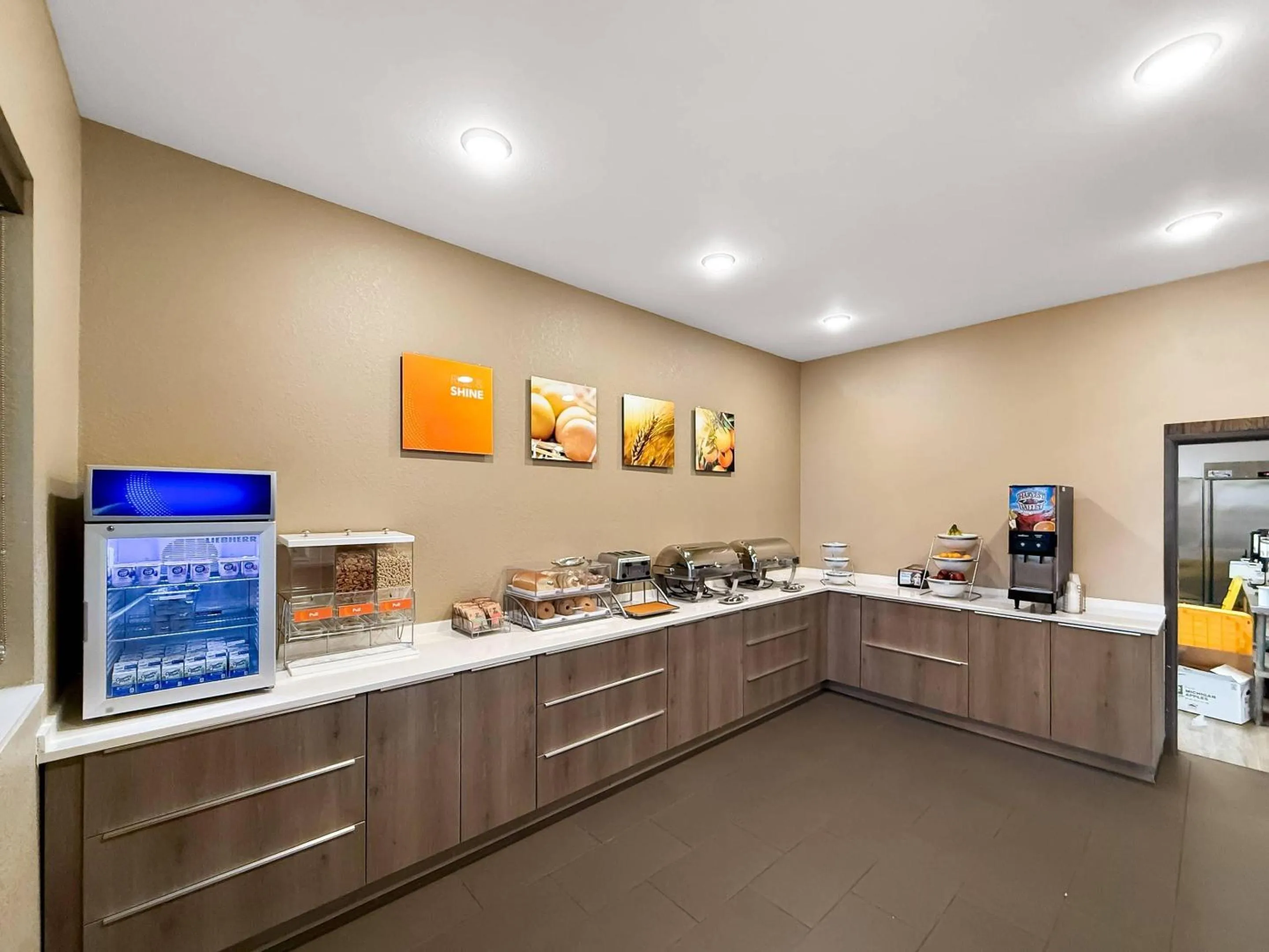 Breakfast in Comfort Inn & Suites Munising-Lakefront