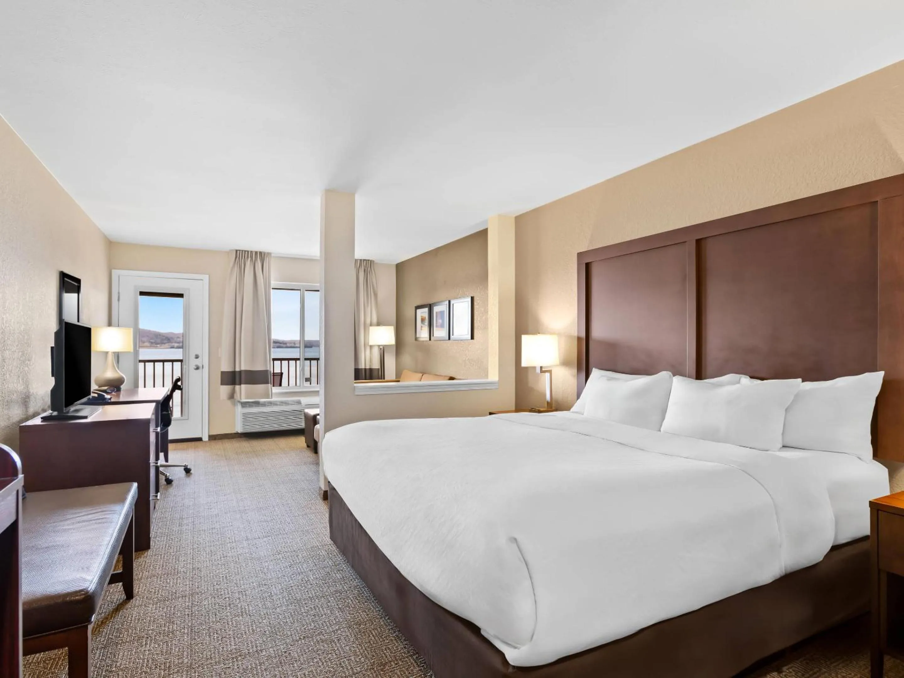 Bedroom, Bed in Comfort Inn & Suites Munising-Lakefront