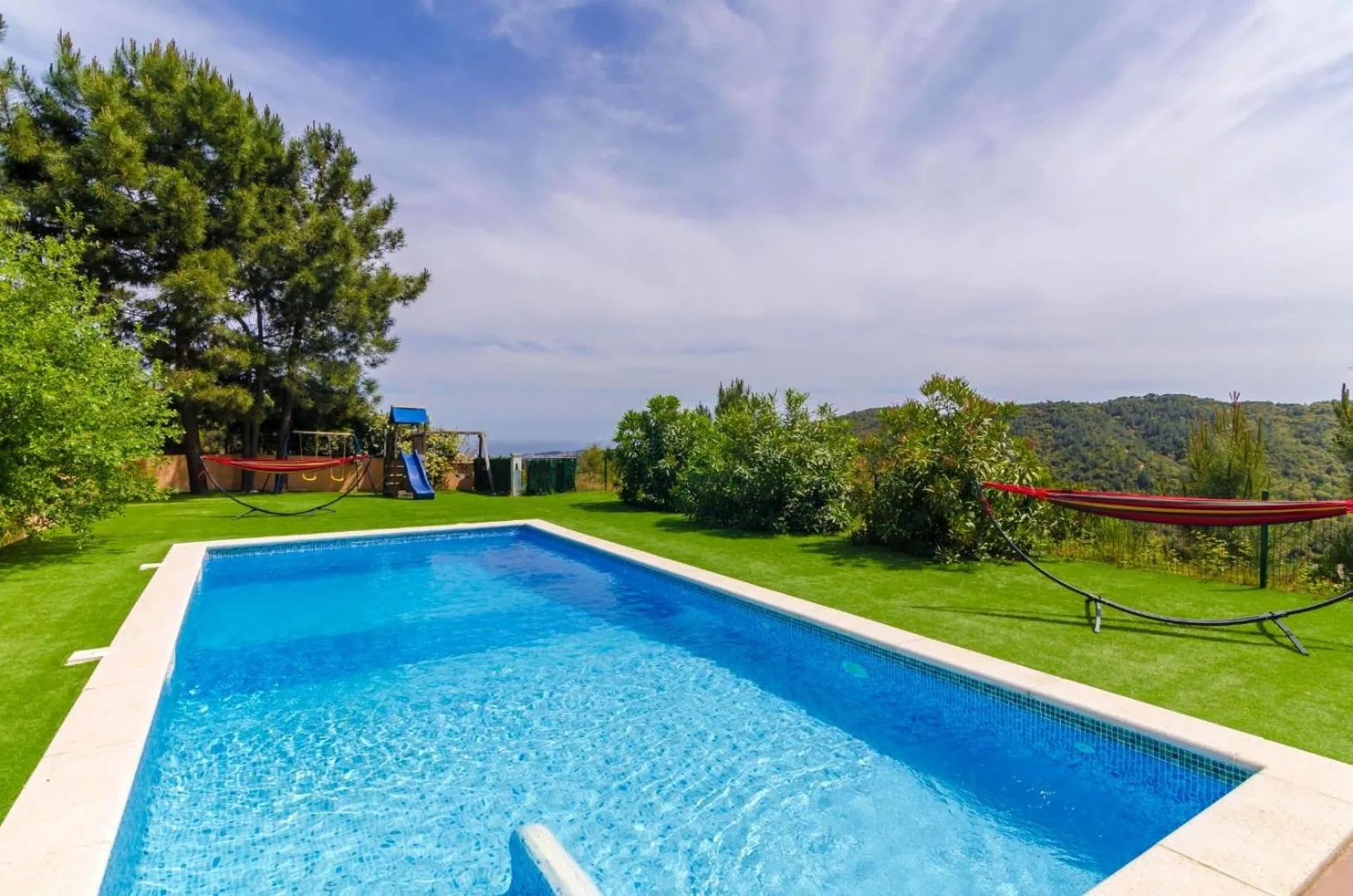 Swimming pool in Marimuntanya