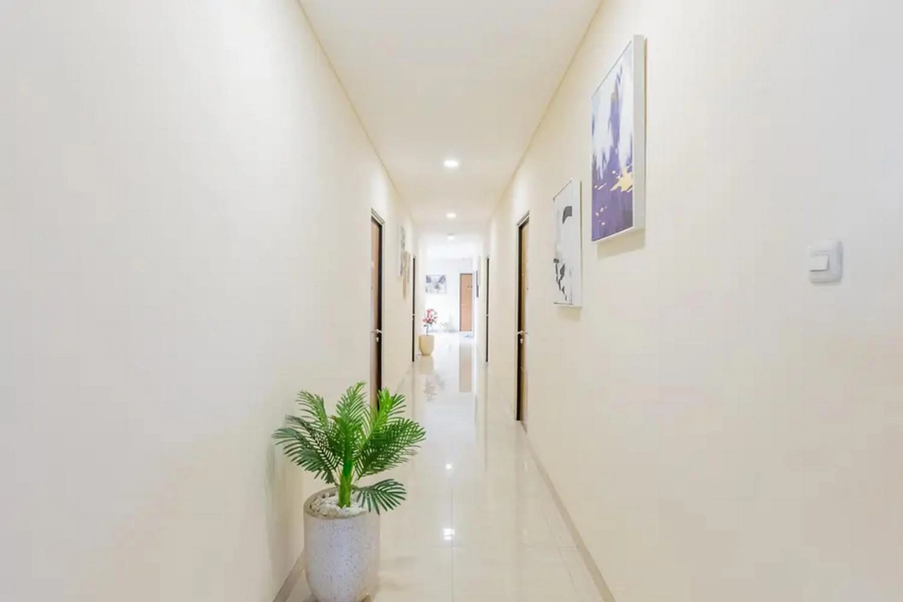 Property building in Sans Hotel Box Mansion Surabaya by RedDoorz