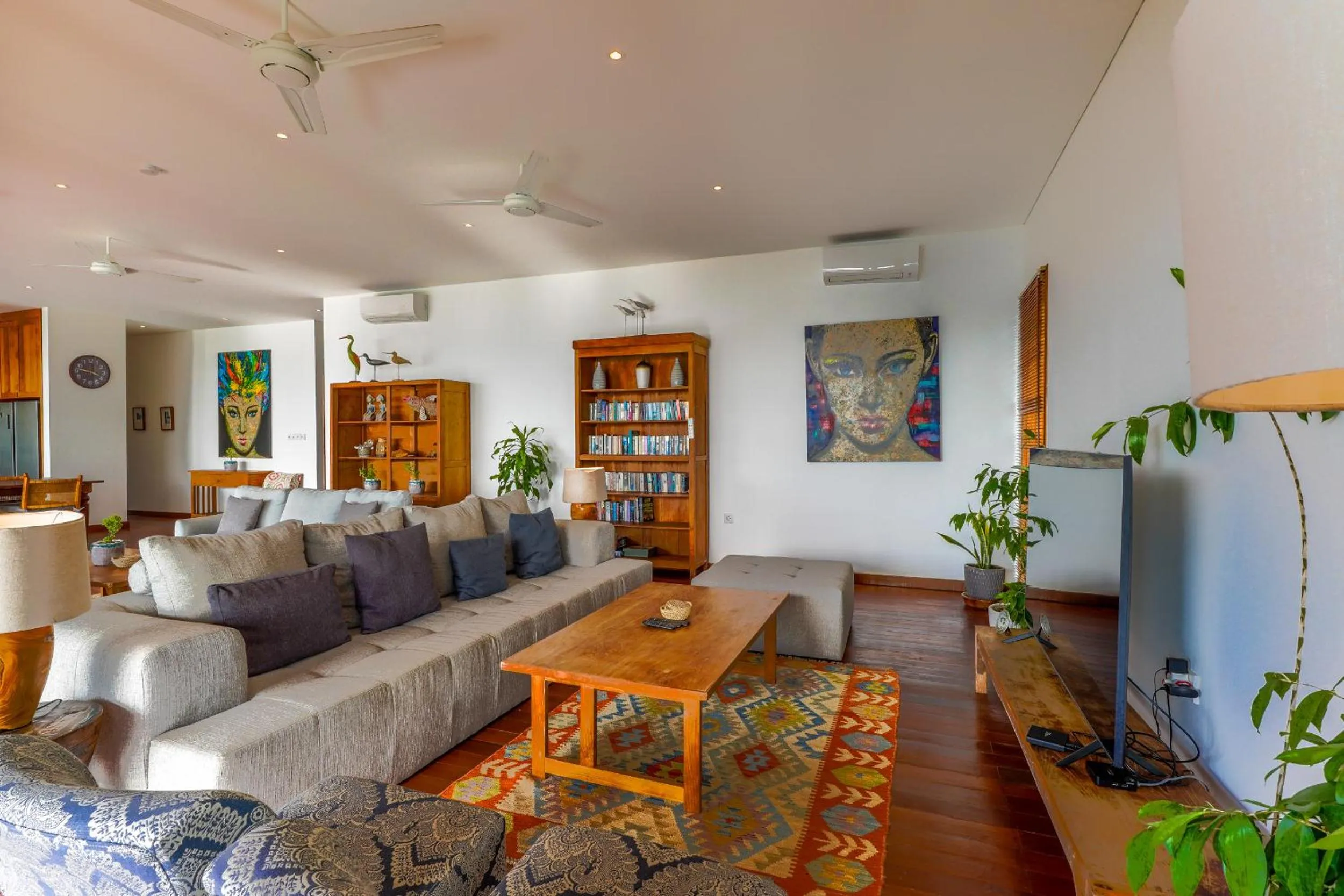 Paradise Garage Komodo Villa