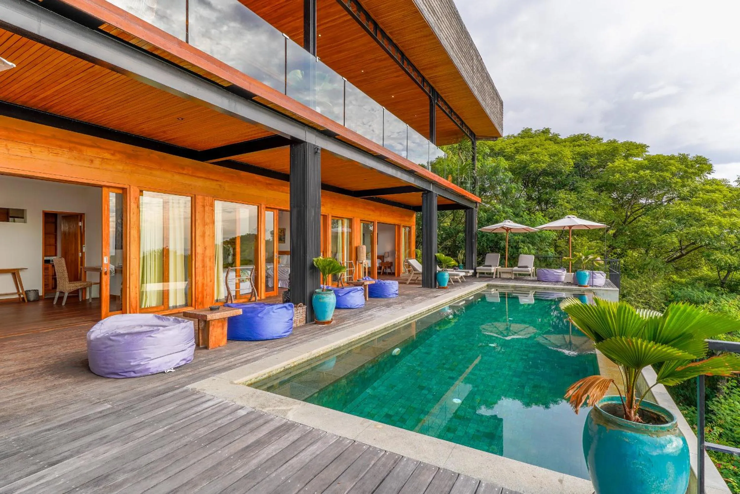 Paradise Garage Komodo Villa