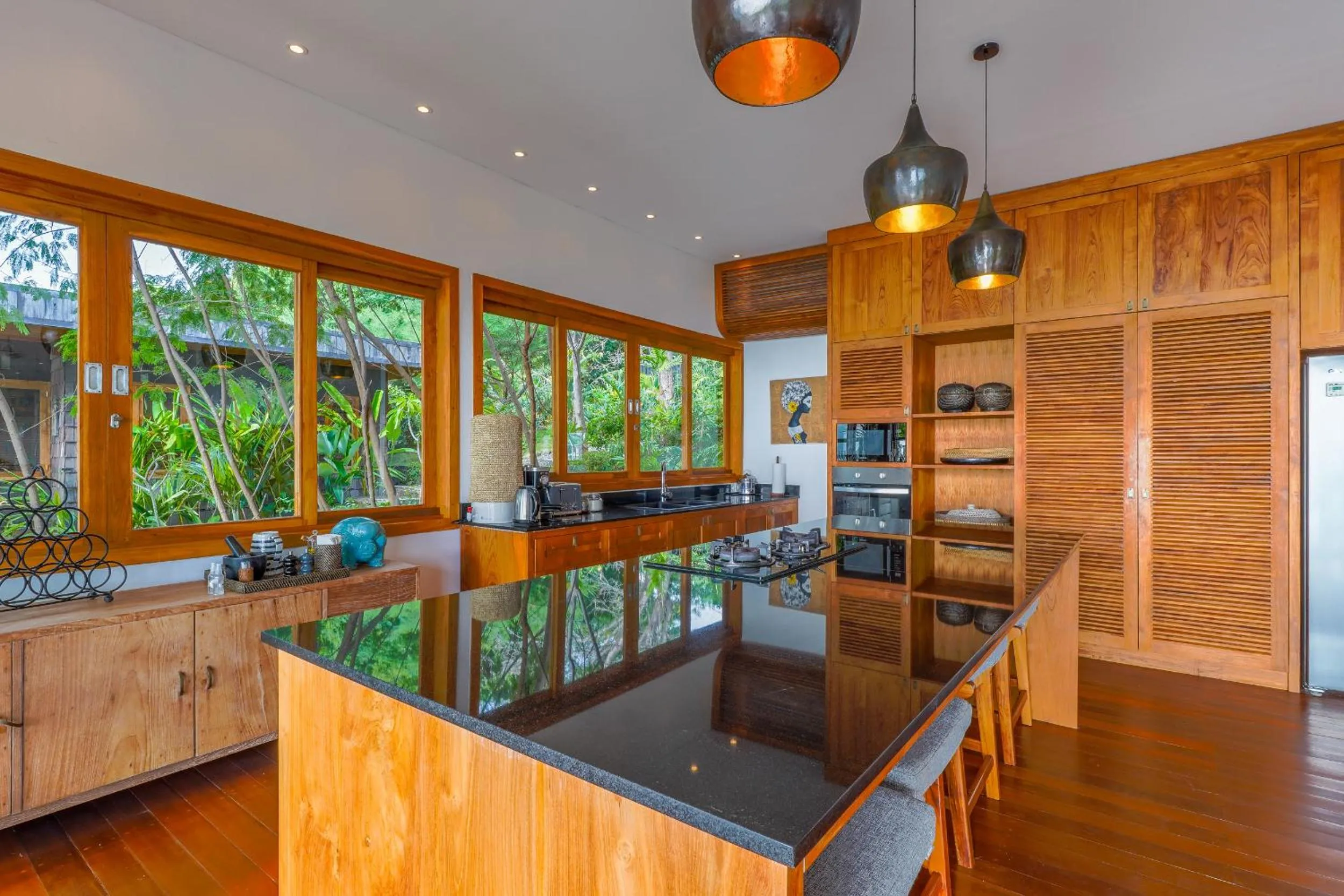 Paradise Garage Komodo Villa