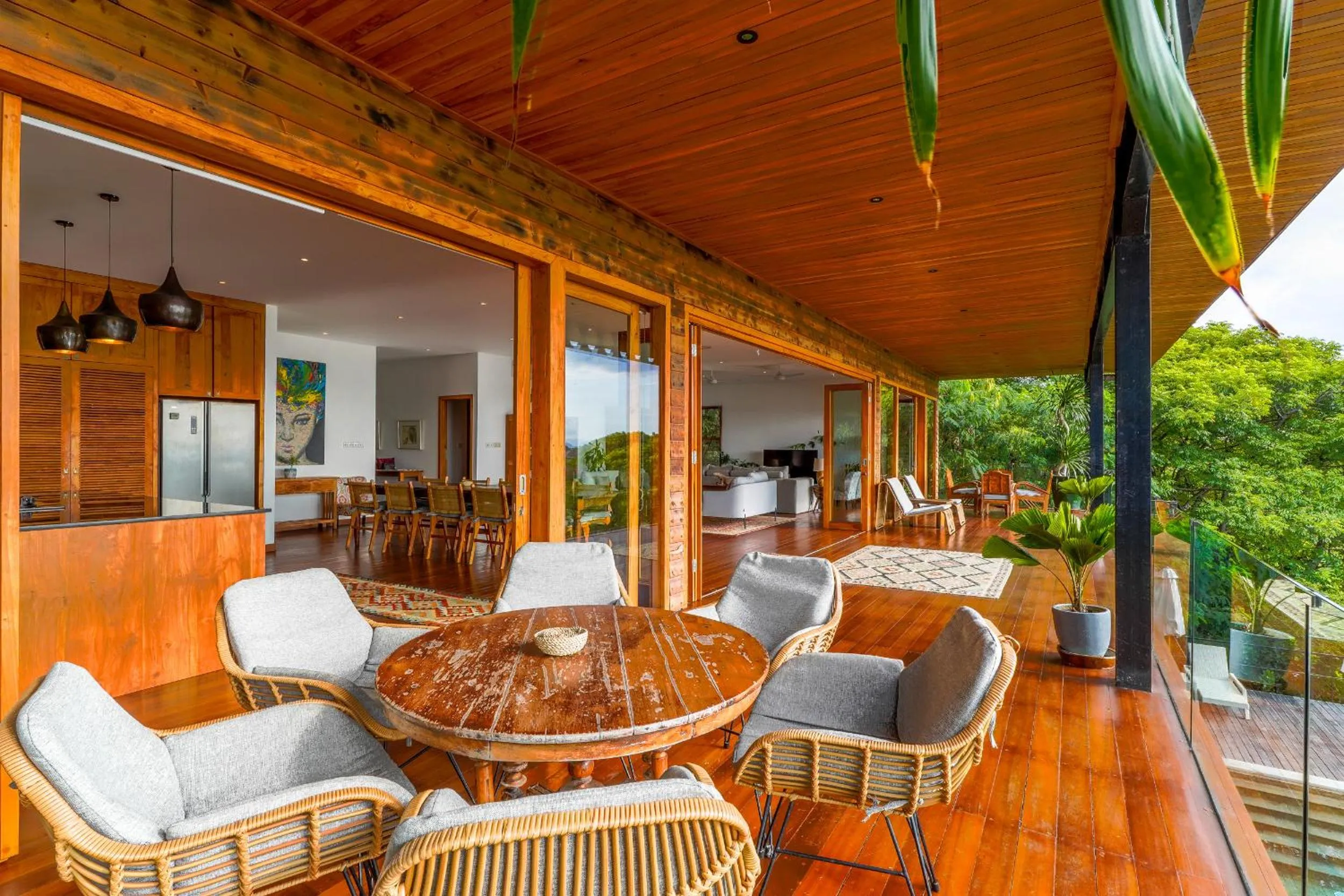 Paradise Garage Komodo Villa